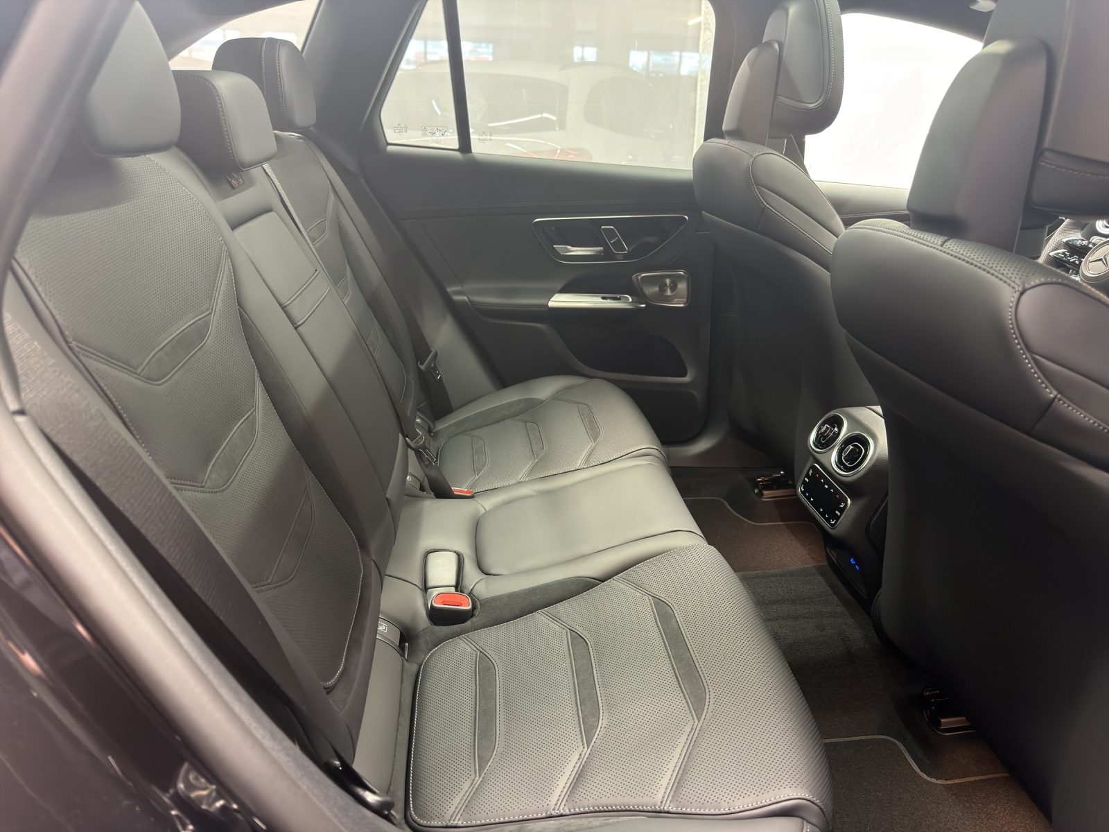 MERCEDES-BENZ AMG GLC 53 4Matic+-image-9