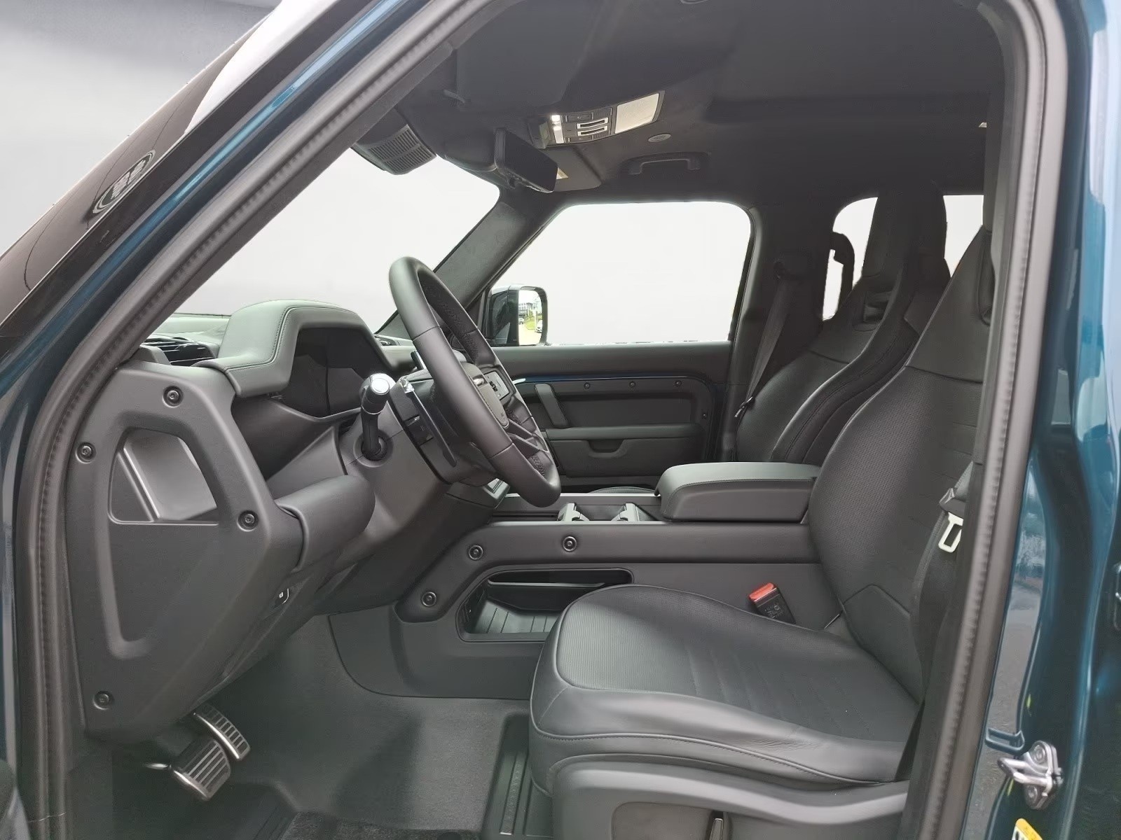 LAND ROVER Defender 110 635 V8 4.4 Octa AT8-image-7