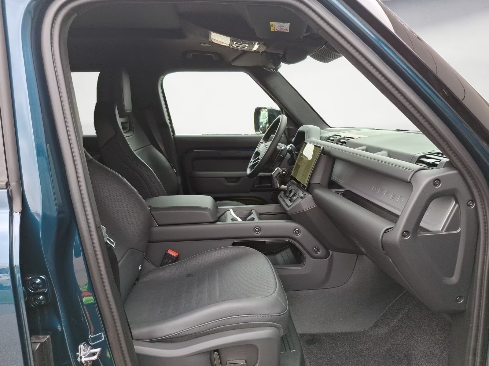 LAND ROVER Defender 110 635 V8 4.4 Octa AT8-image-8