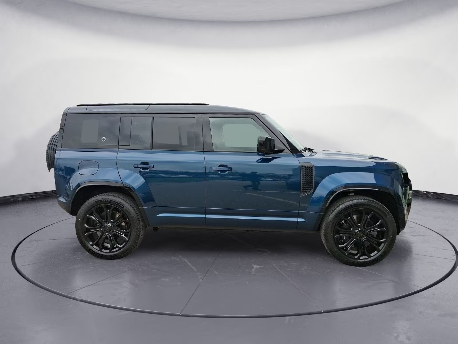 LAND ROVER Defender 110 635 V8 4.4 Octa AT8-image-2