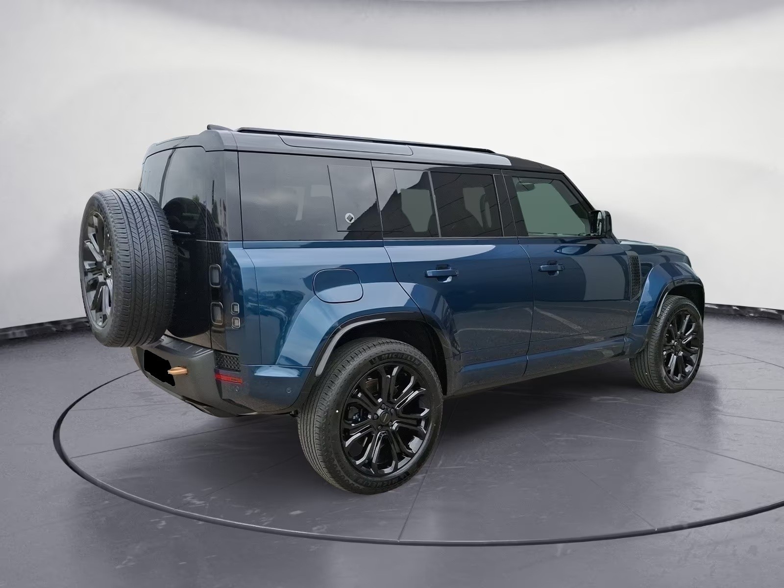 LAND ROVER Defender 110 635 V8 4.4 Octa AT8-image-4
