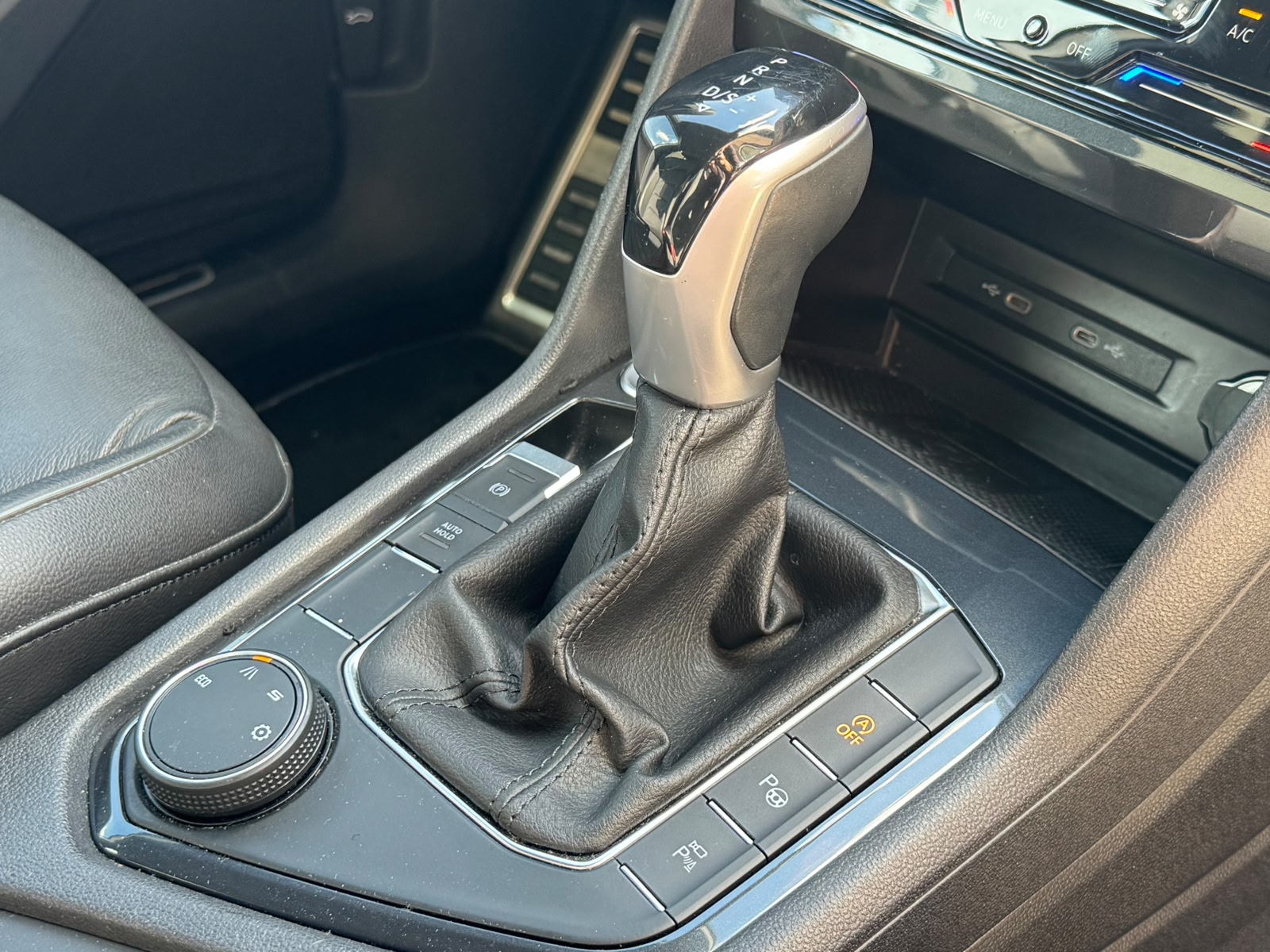 SEAT Tarraco 2.0 TDI FR DSG Leder-image-23