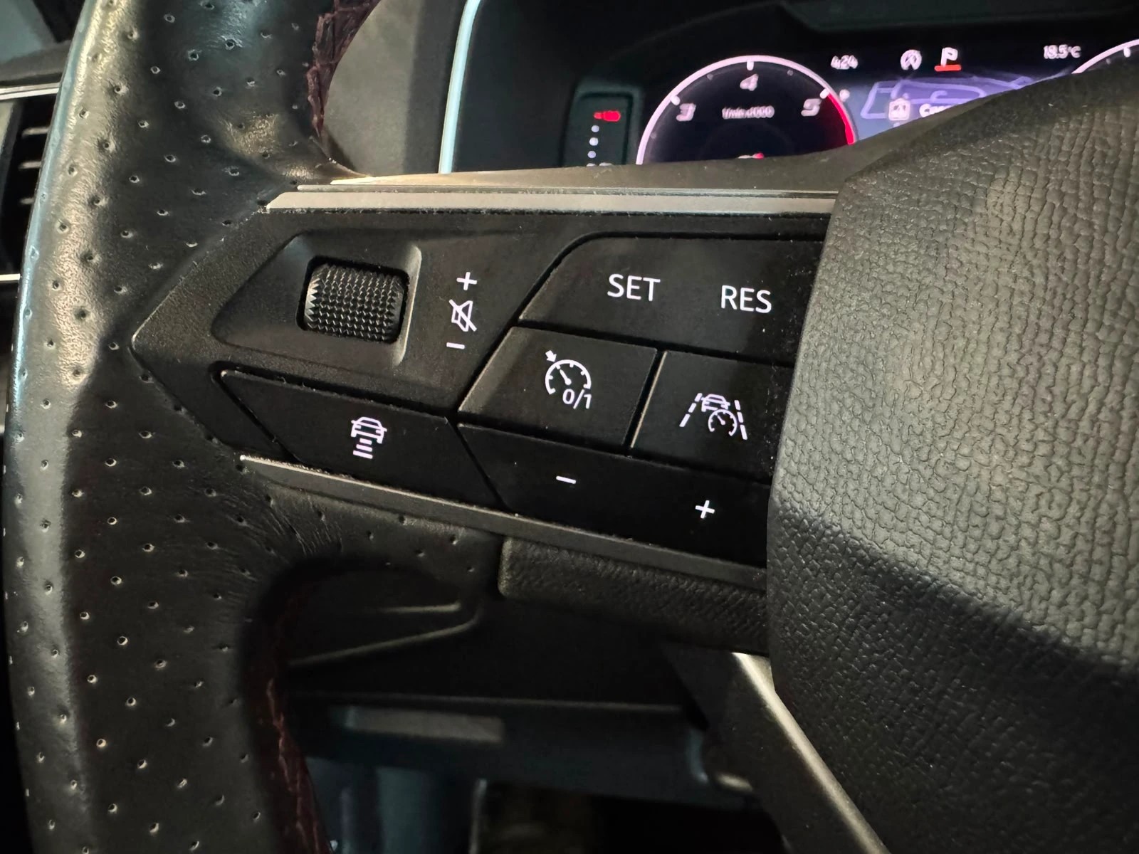 SEAT Tarraco 2.0 TDI FR DSG Leder-image-19