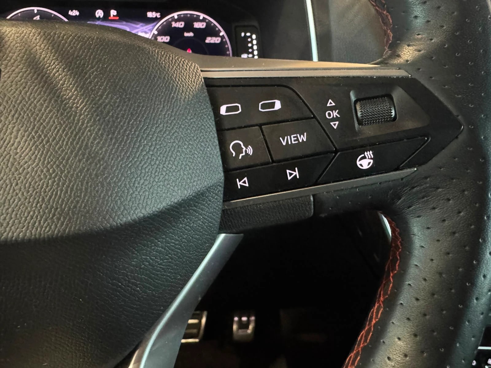 SEAT Tarraco 2.0 TDI FR DSG Leder-image-18