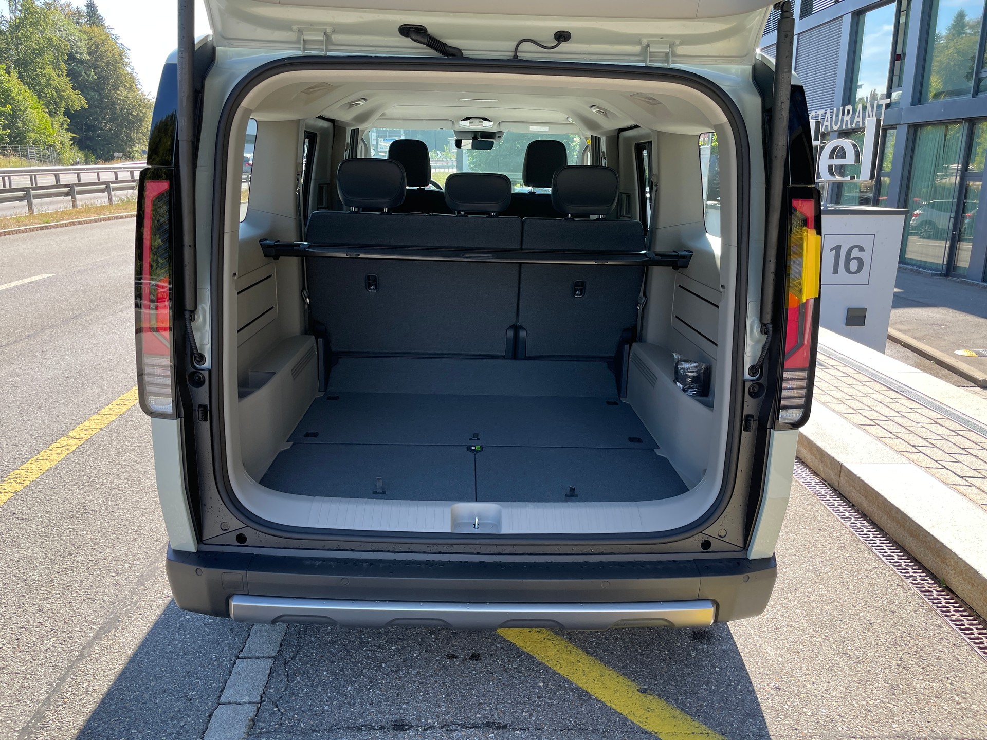 KIA PV5 71.2 kWh Elite mit Elite Pack und Wärmepumpe-image-7