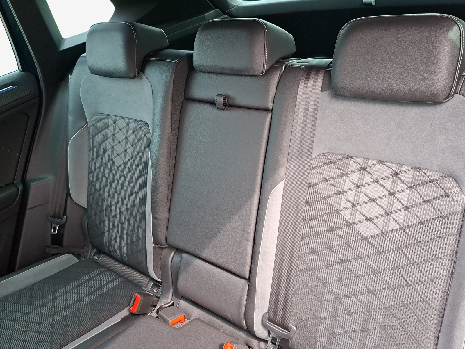 VW Tiguan 2.0TSI R-Line 4Motion DSG-image-11