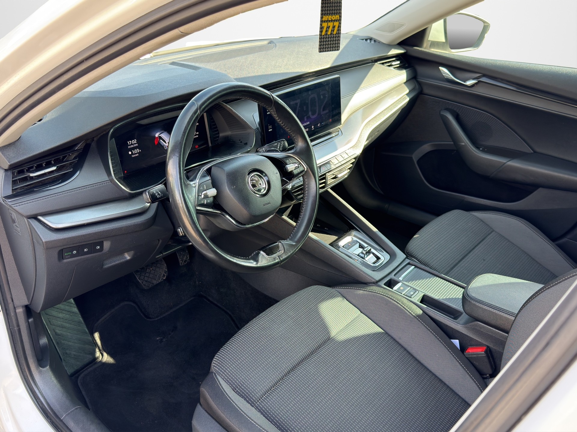 SKODA Octavia Combi 2.0 TDI DSG Ambition 4x4-image-9