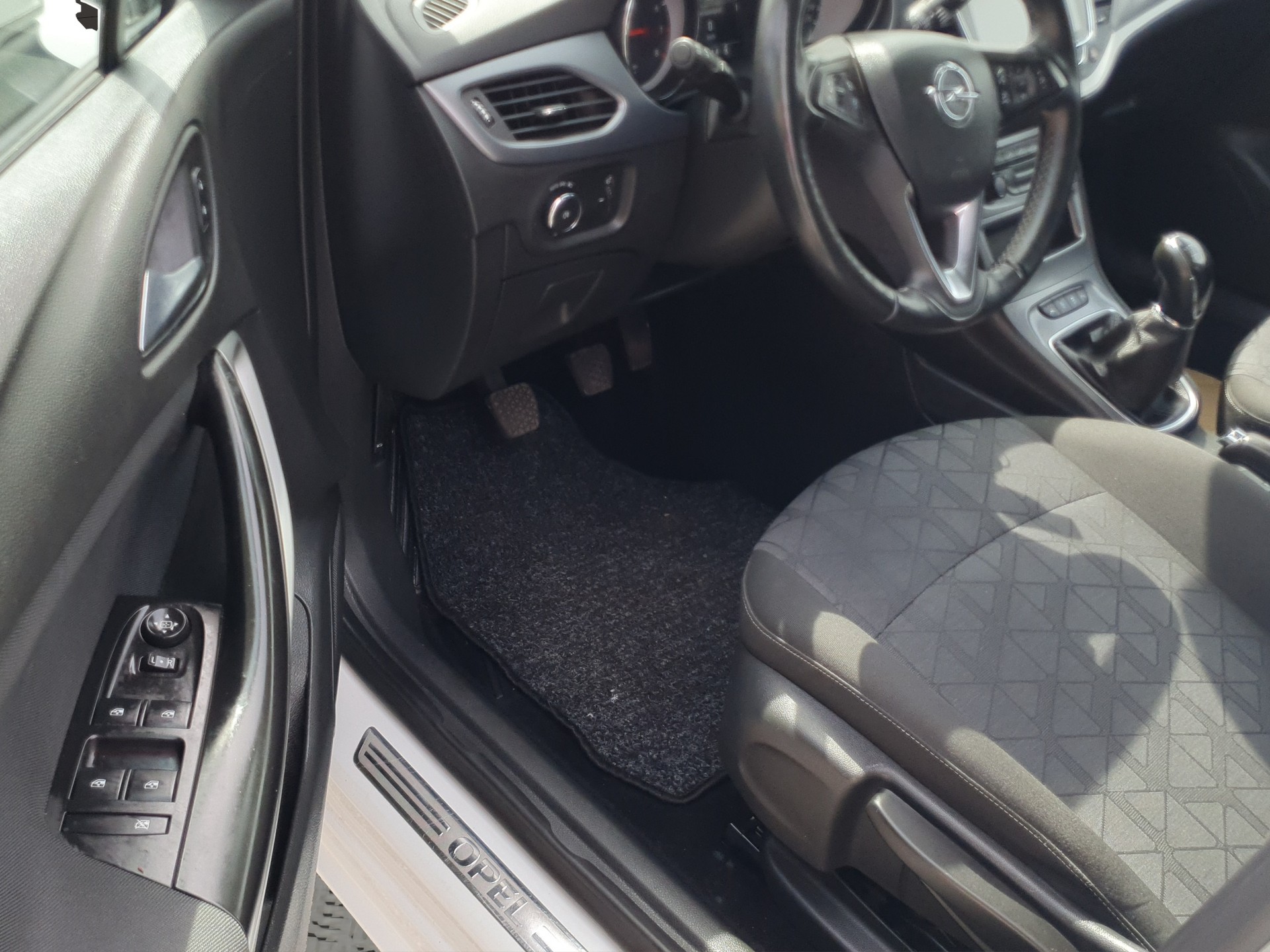OPEL Astra 1.4i Turbo 120 Years Edition-image-9