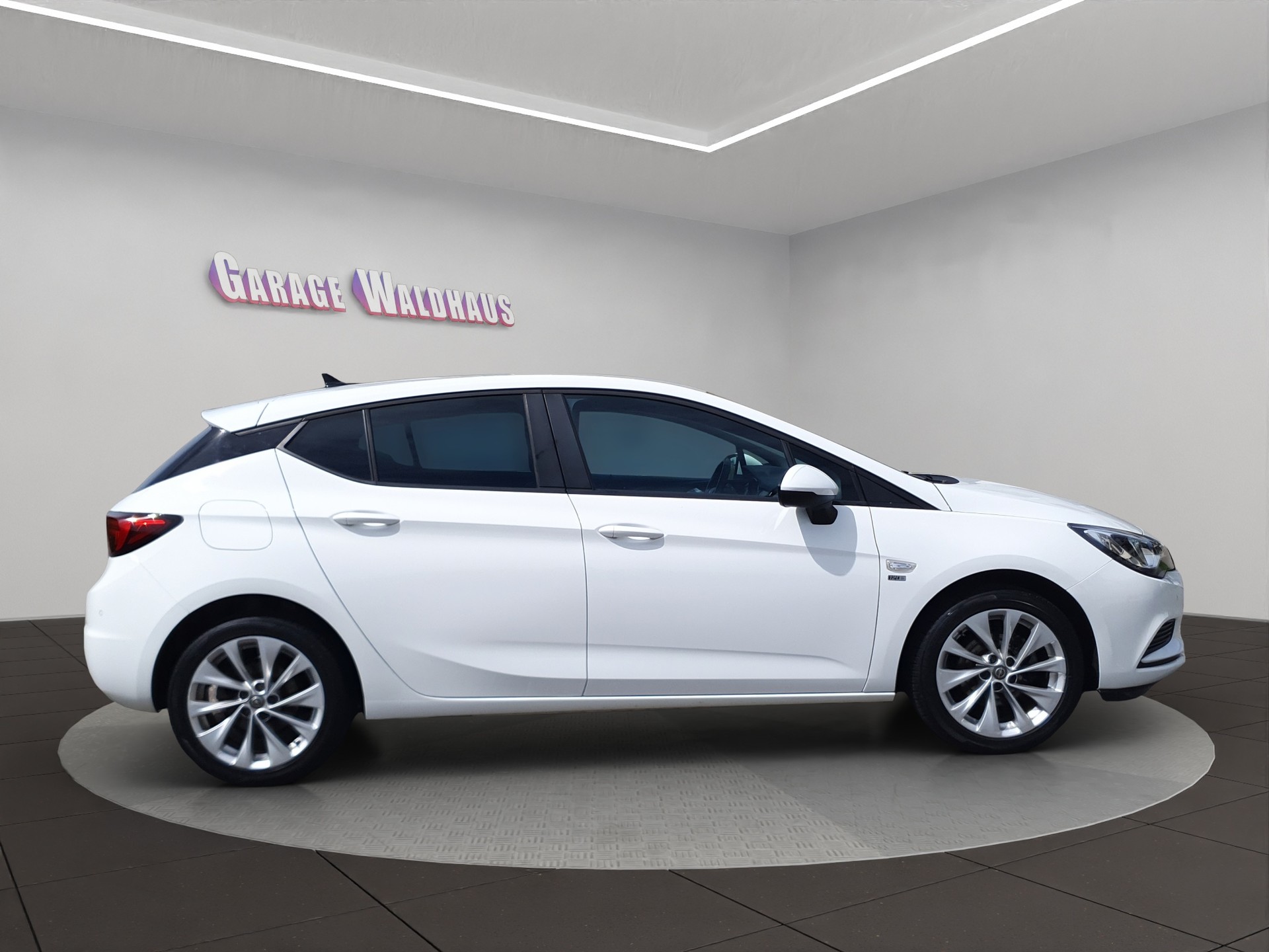 OPEL Astra 1.4i Turbo 120 Years Edition-image-5