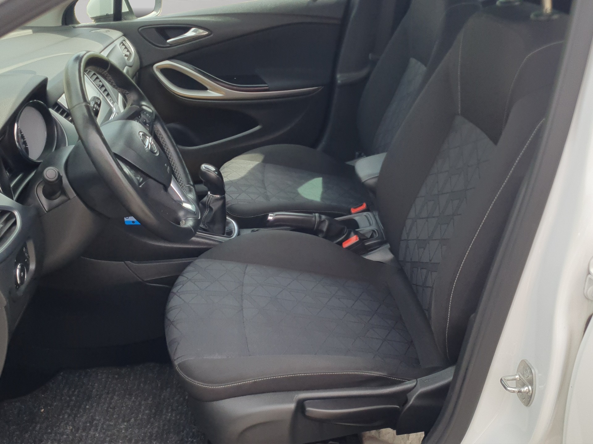 OPEL Astra 1.4i Turbo 120 Years Edition-image-10