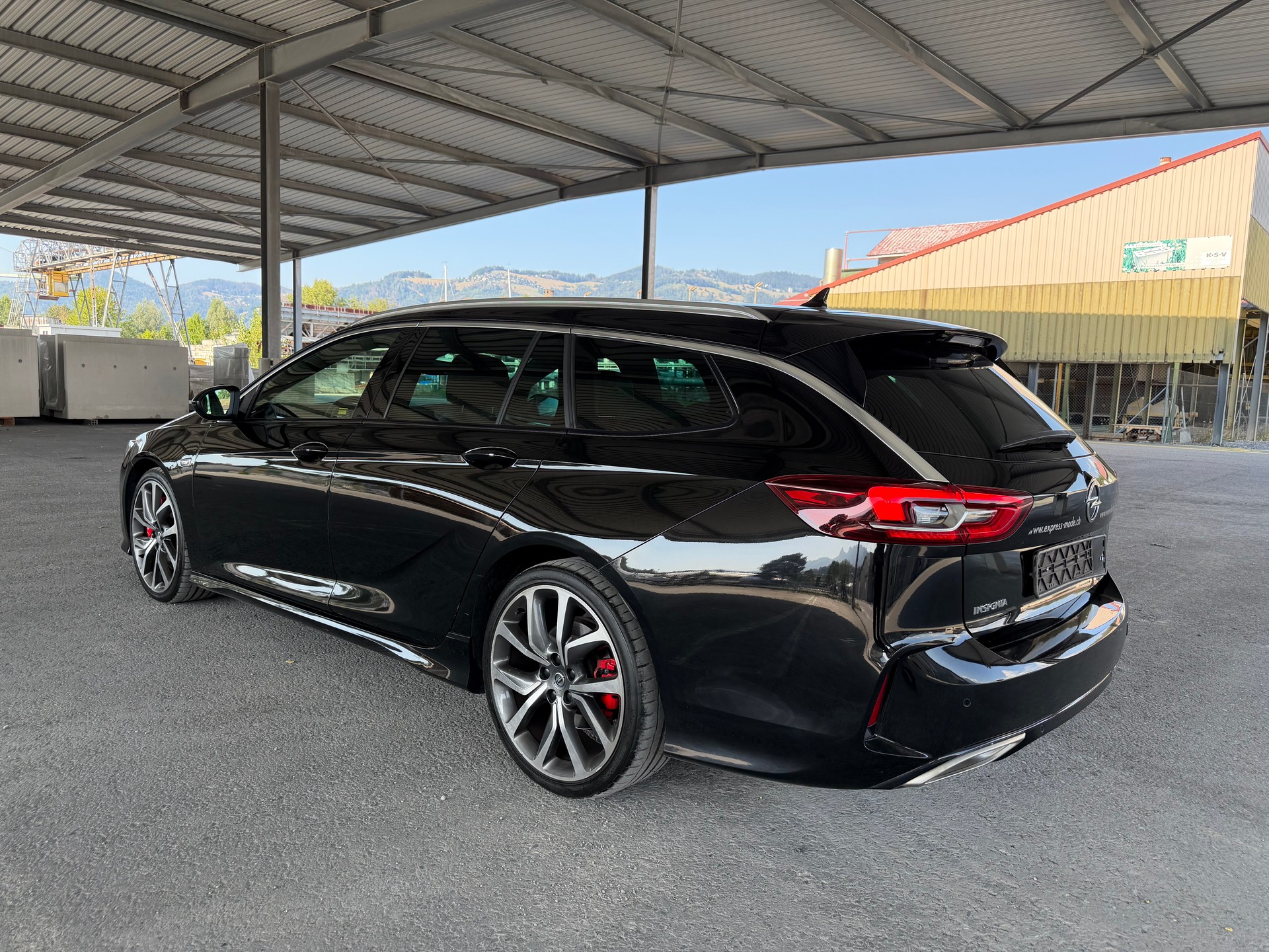 OPEL Insignia 2.0 T Sports Tourer GSi Automatic-image-2