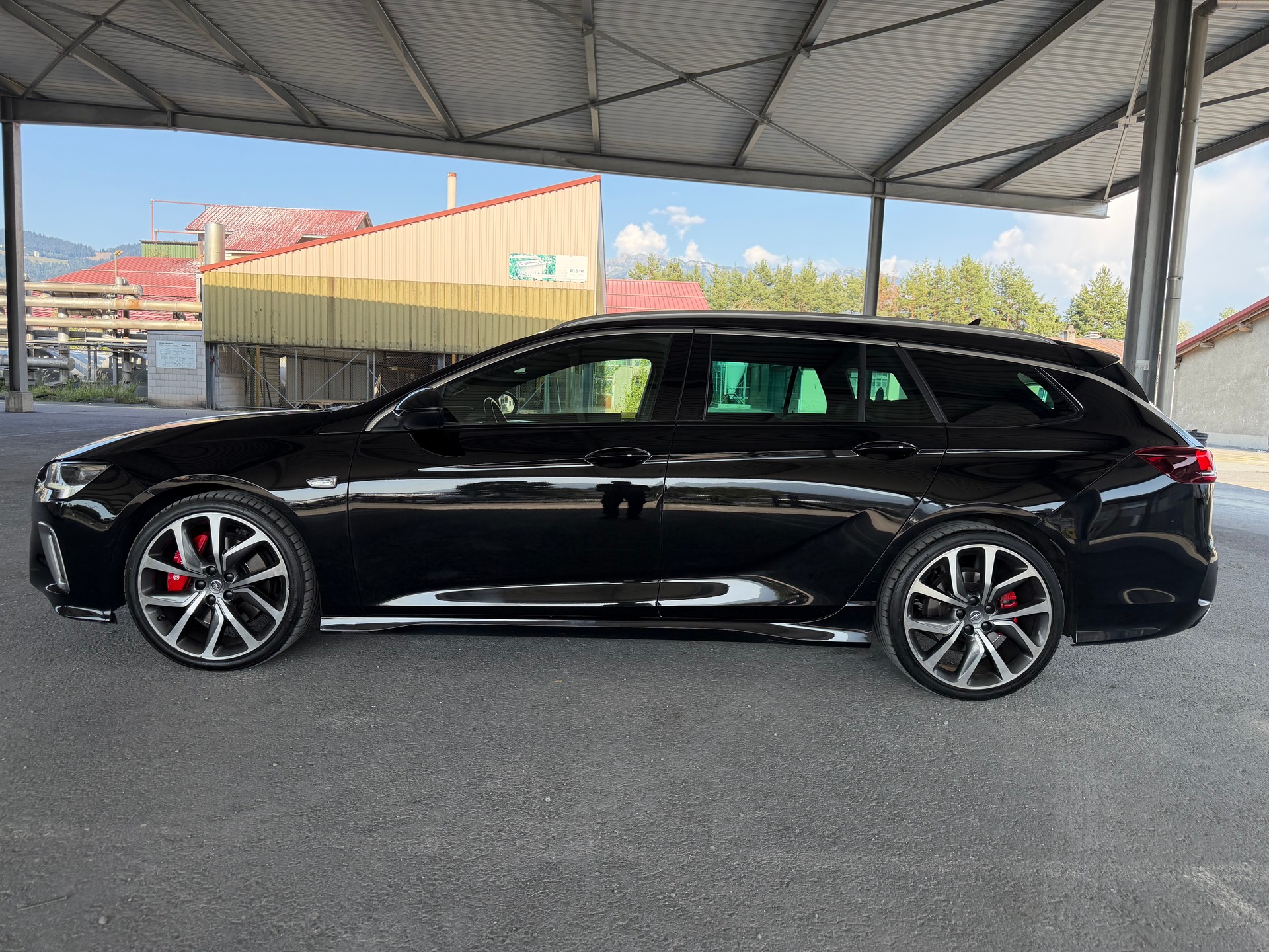 OPEL Insignia 2.0 T Sports Tourer GSi Automatic-image-1