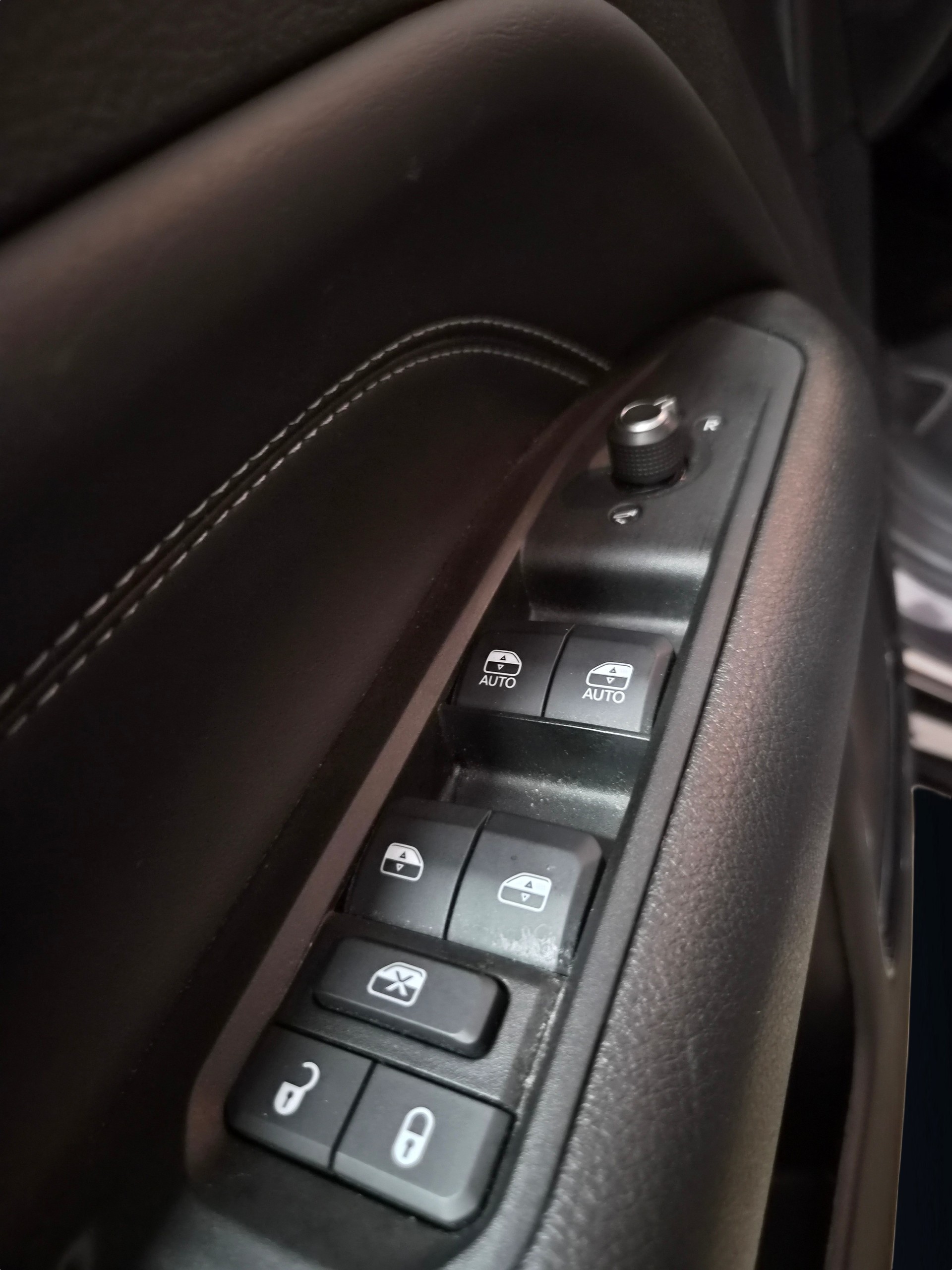 JEEP Compass 1.3 T PHEV 80th Anniversary AWD-image-16