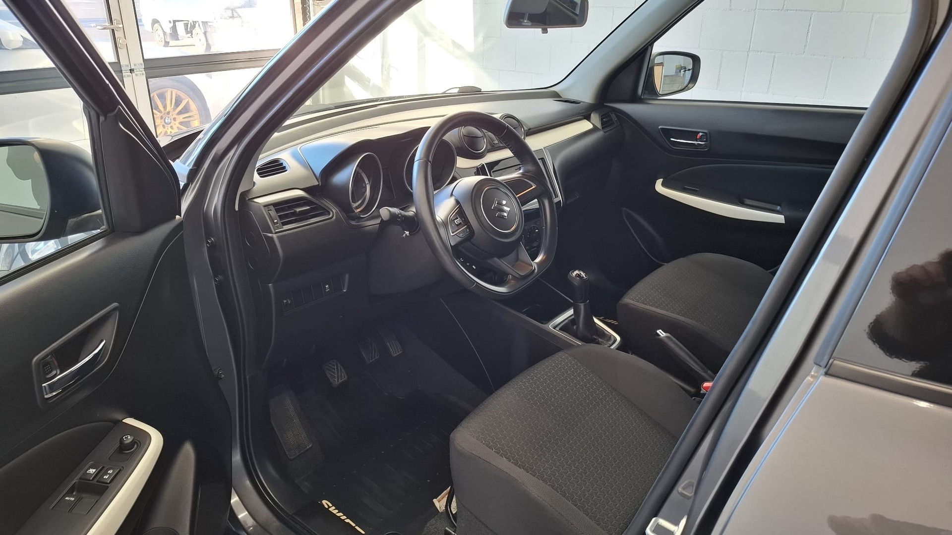 SUZUKI Swift 1.0 12V Compact+-image-6