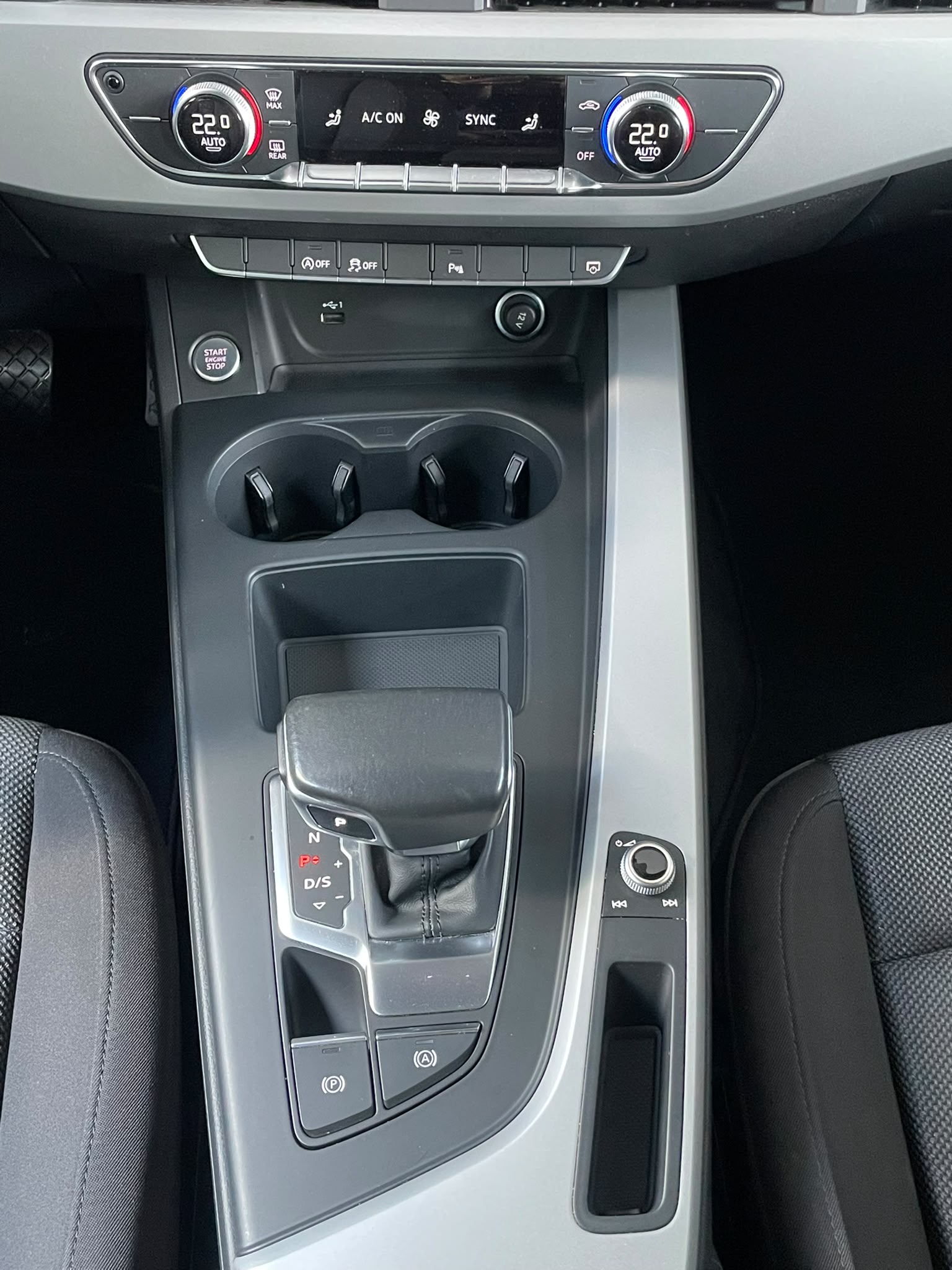 AUDI A4 Avant 2.0 35 TDI Attraction S-Tronic-image-10