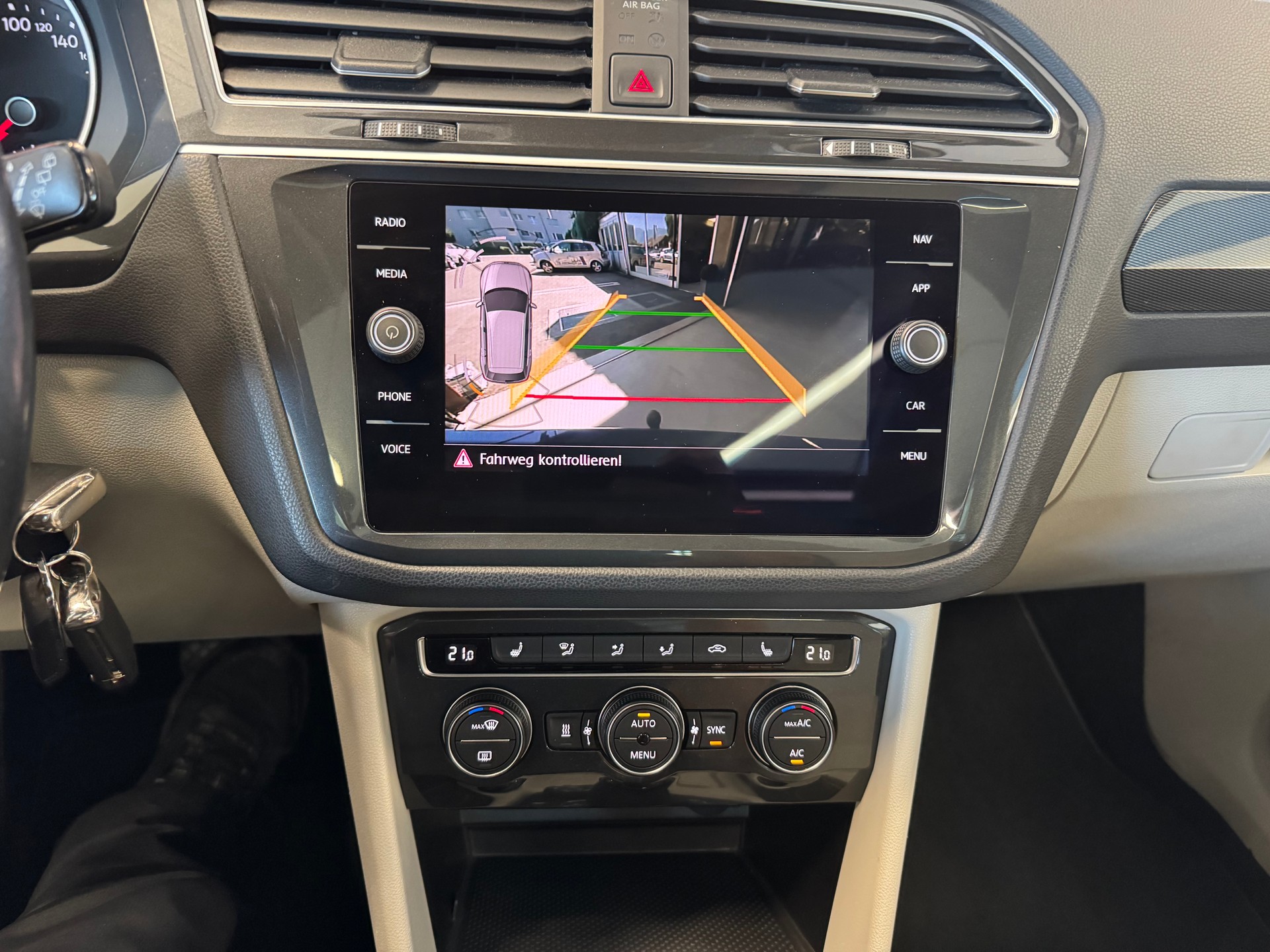 VW Tiguan 2.0 TDI SCR Highline 4Motion DSG-image-10