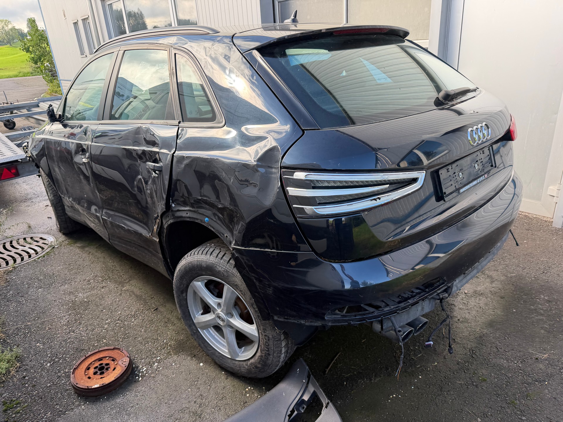 AUDI Q3 2.0 TFSI quattro S-tronic-image-4