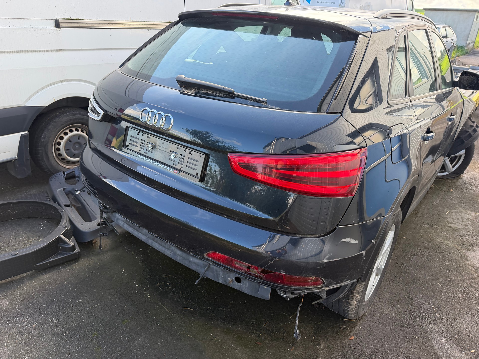 AUDI Q3 2.0 TFSI quattro S-tronic-image-6
