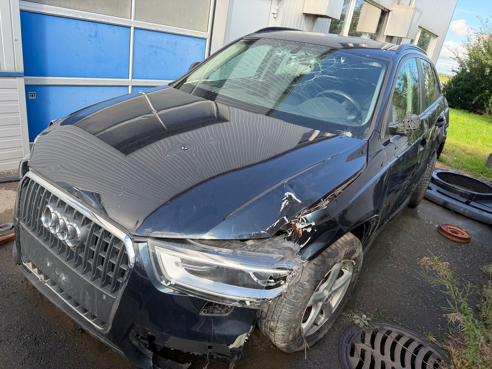AUDI Q3 2.0 TFSI quattro S-tronic-image-1