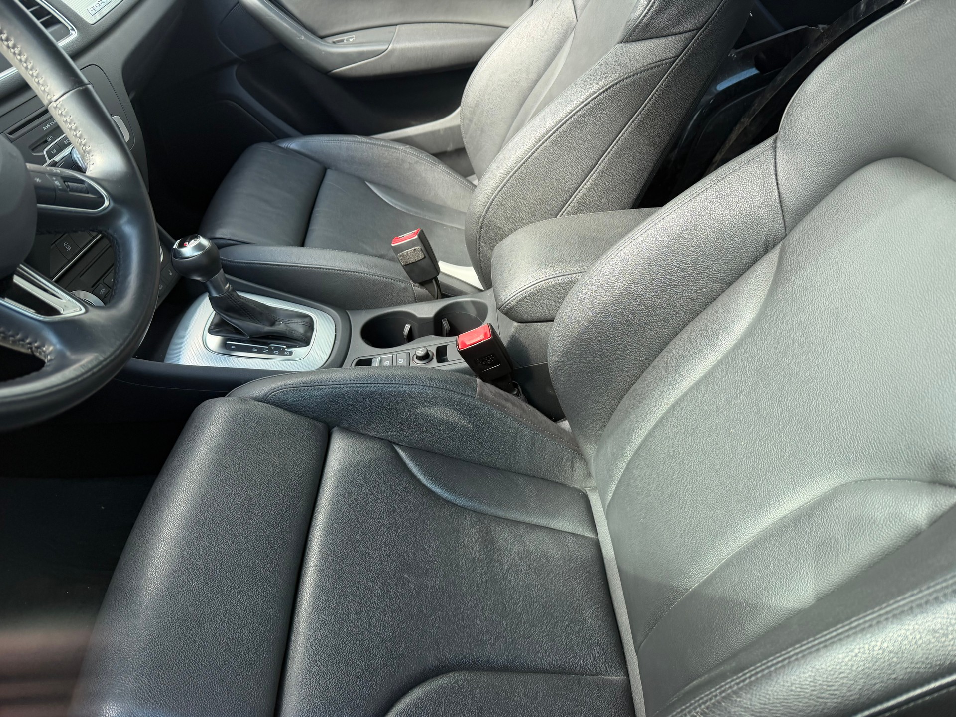 AUDI Q3 2.0 TFSI quattro S-tronic-image-3