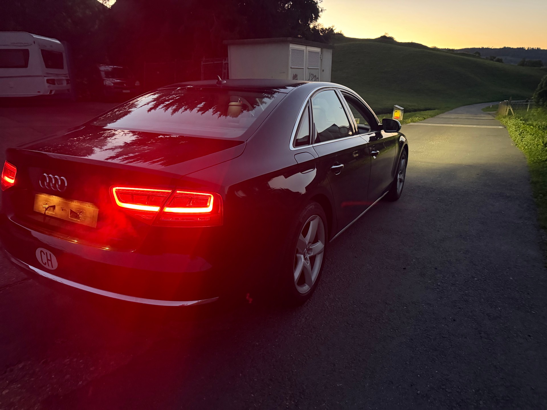 AUDI 4.2 V8 FSI quattro T-Tronic-image-2