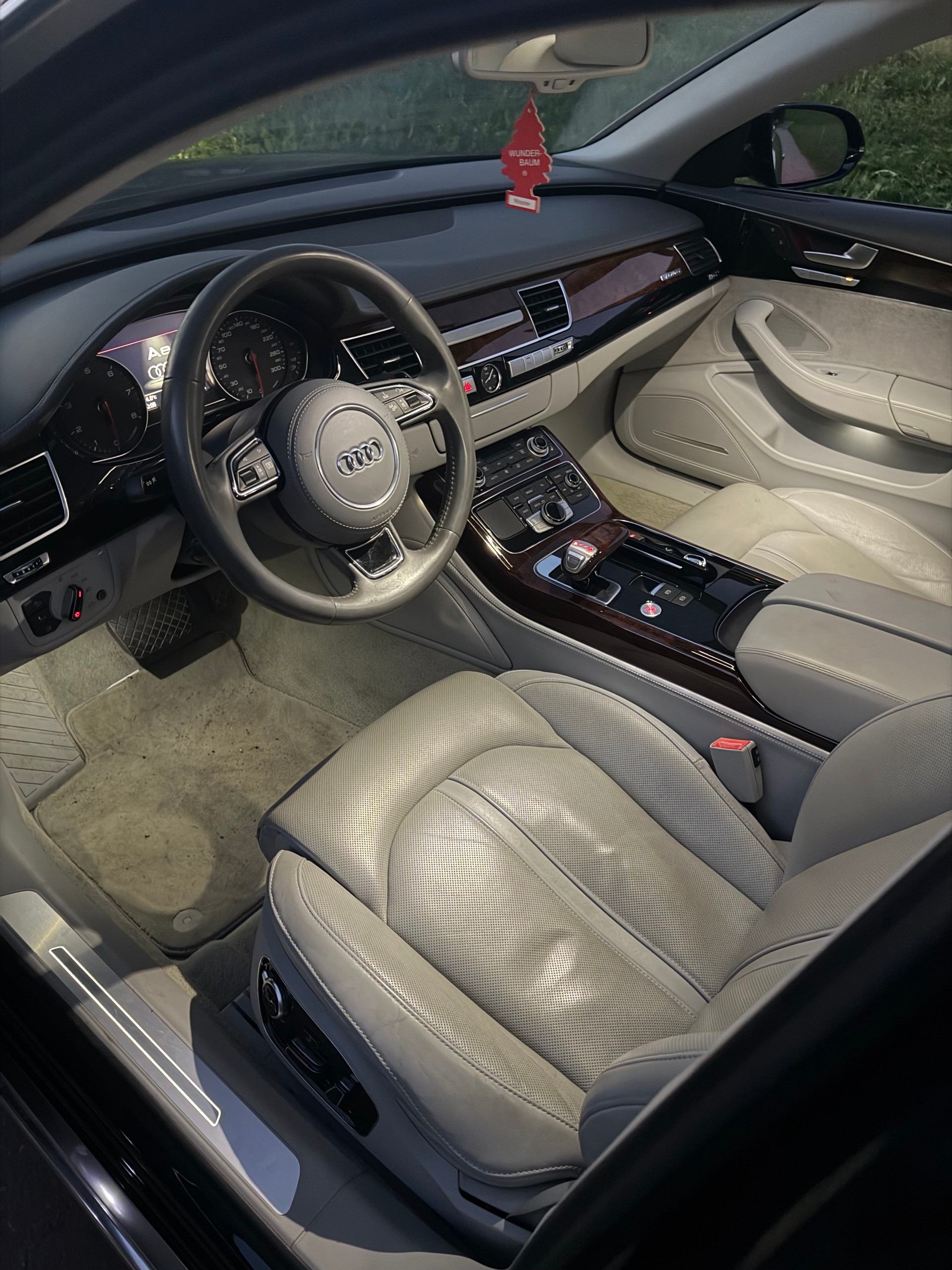 AUDI 4.2 V8 FSI quattro T-Tronic-image-4