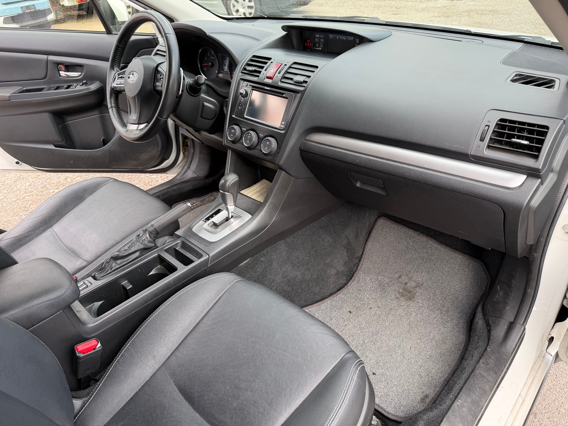 SUBARU XV 2.0 Swiss Three AWD CVT-image-8