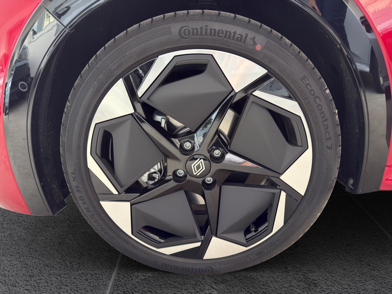 RENAULT Clio 1.8 E-Tech Techno-image-9