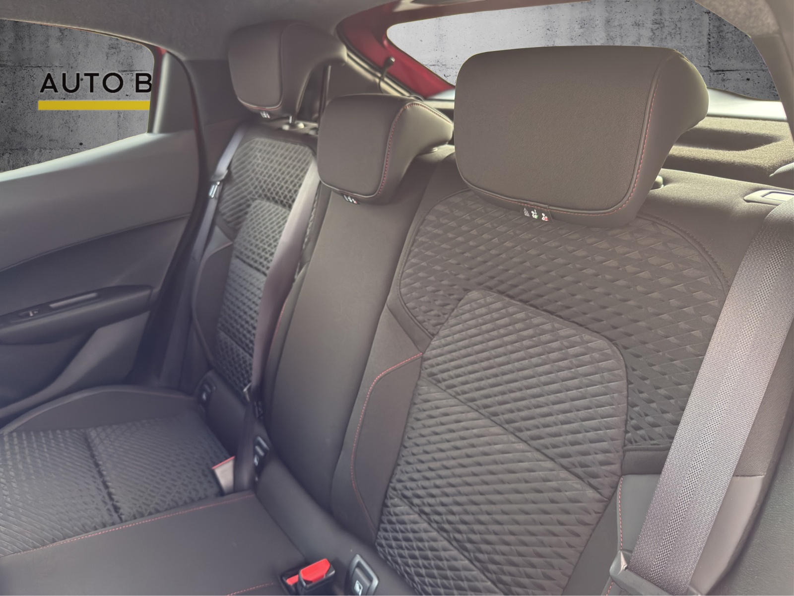 RENAULT Clio 1.8 E-Tech Techno-image-12