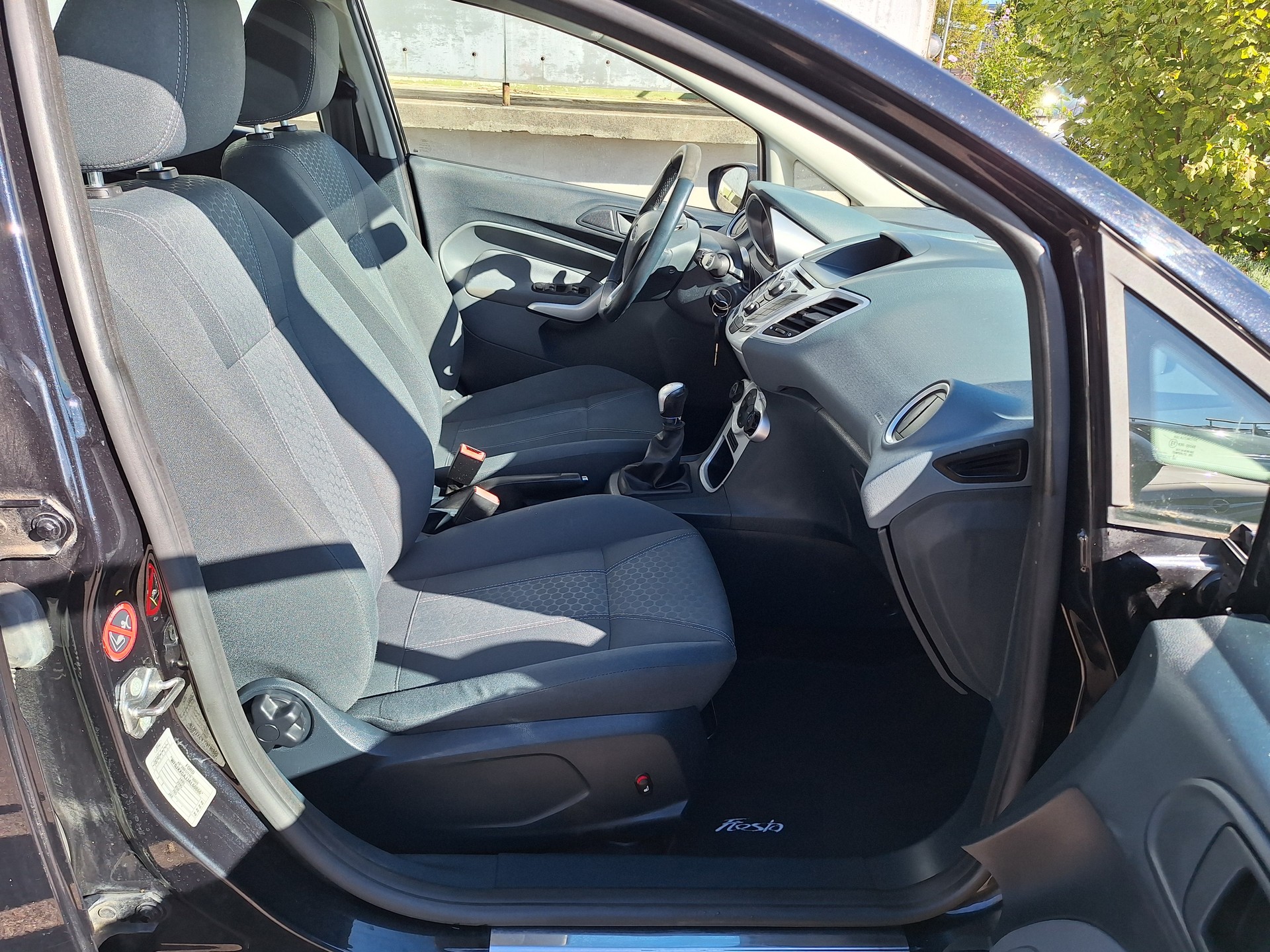 FORD Fiesta 1.4 16V Titanium-image-7