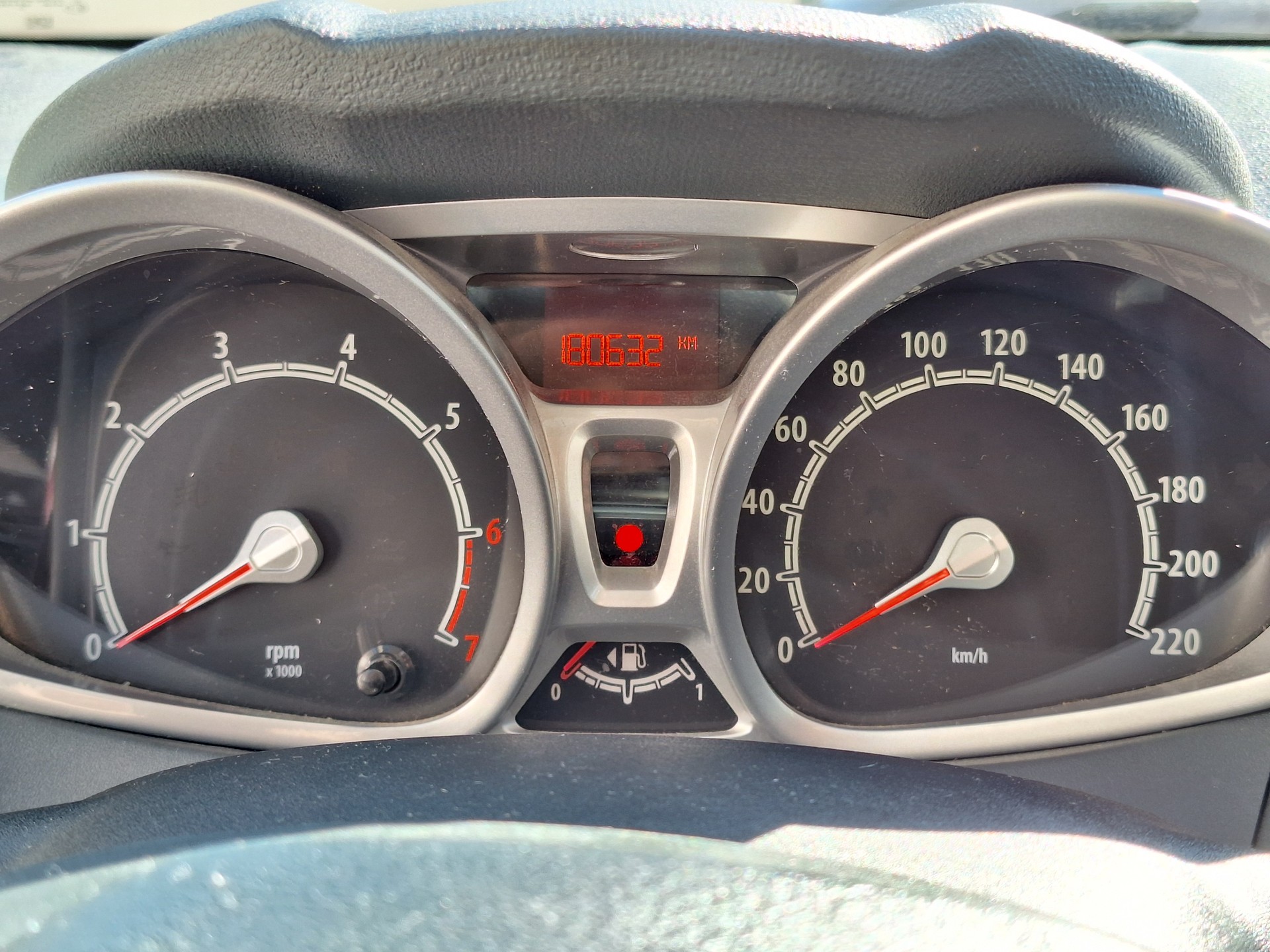 FORD Fiesta 1.4 16V Titanium-image-12