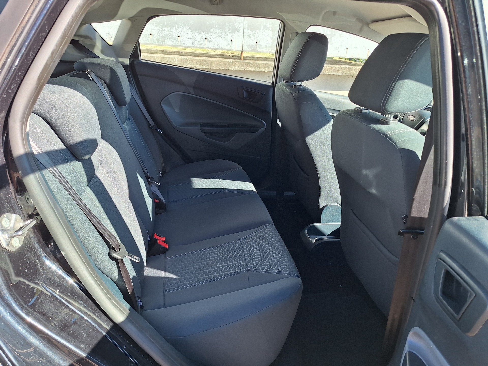FORD Fiesta 1.4 16V Titanium-image-8