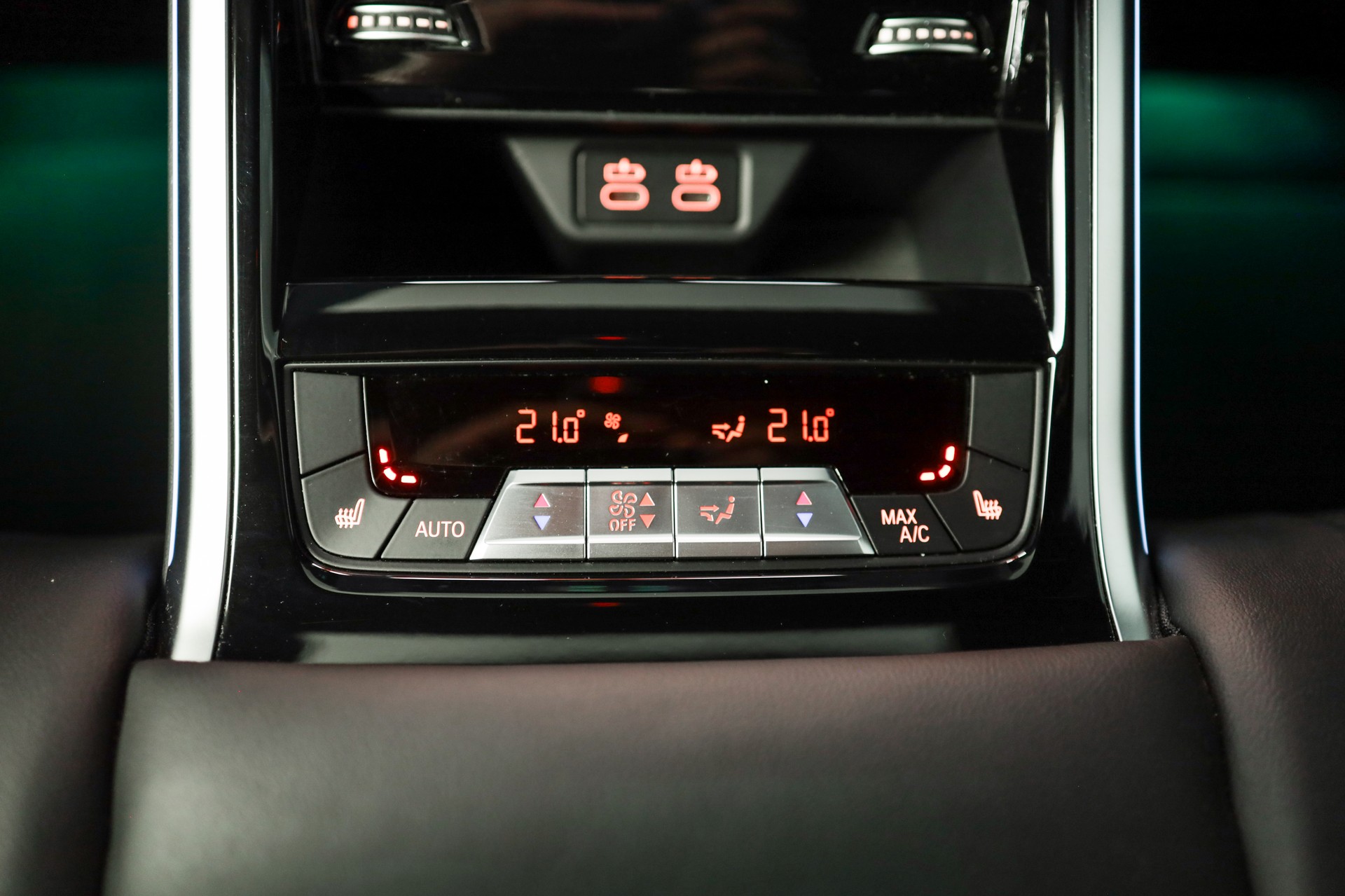 BMW 840d xDrive M Sport GranCoupé Laserlight / Toit panoramique / Jantes M 20"-image-13