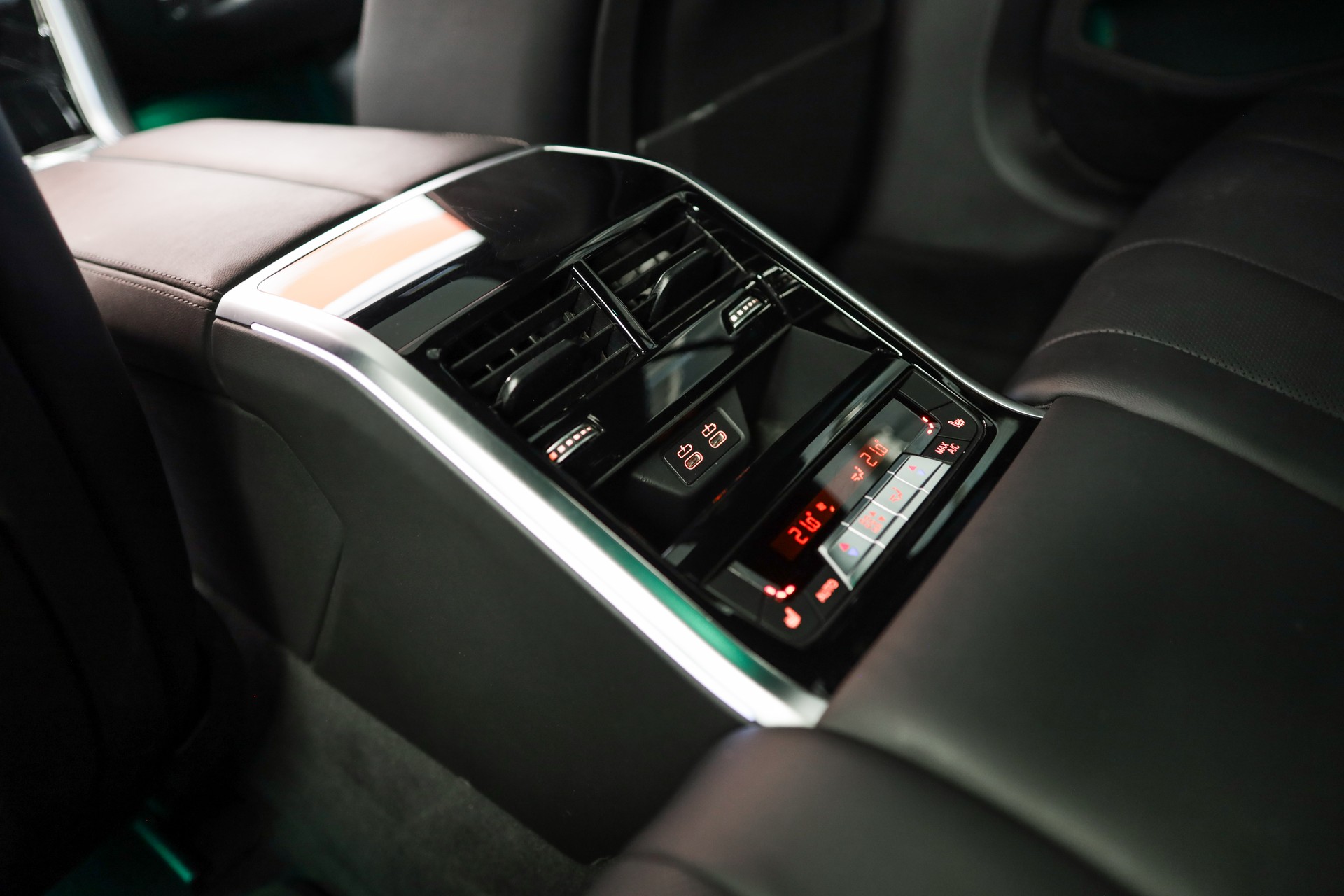BMW 840d xDrive M Sport GranCoupé Laserlight / Toit panoramique / Jantes M 20"-image-14