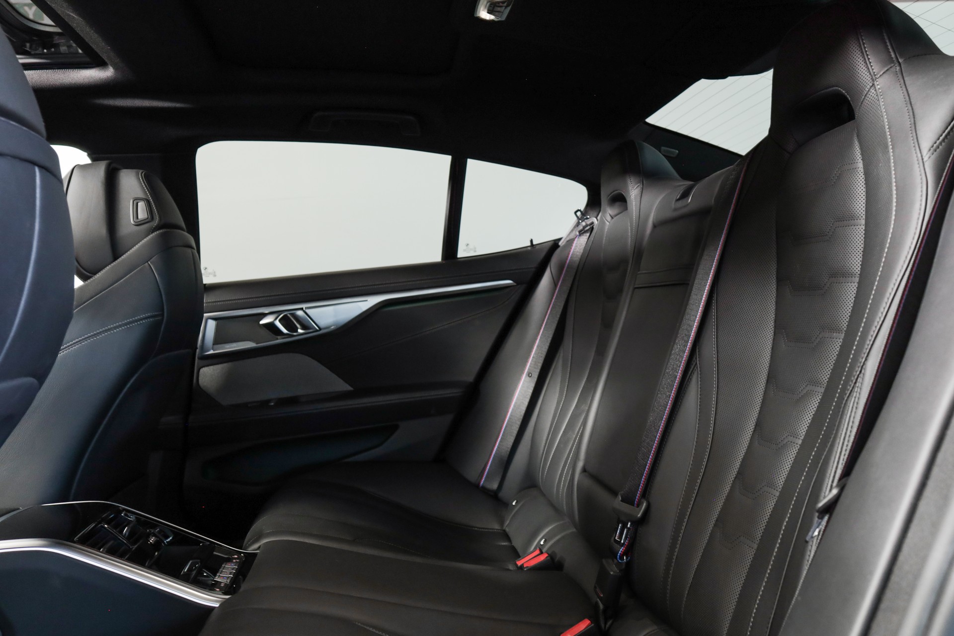 BMW 840d xDrive M Sport GranCoupé Laserlight / Toit panoramique / Jantes M 20"-image-24