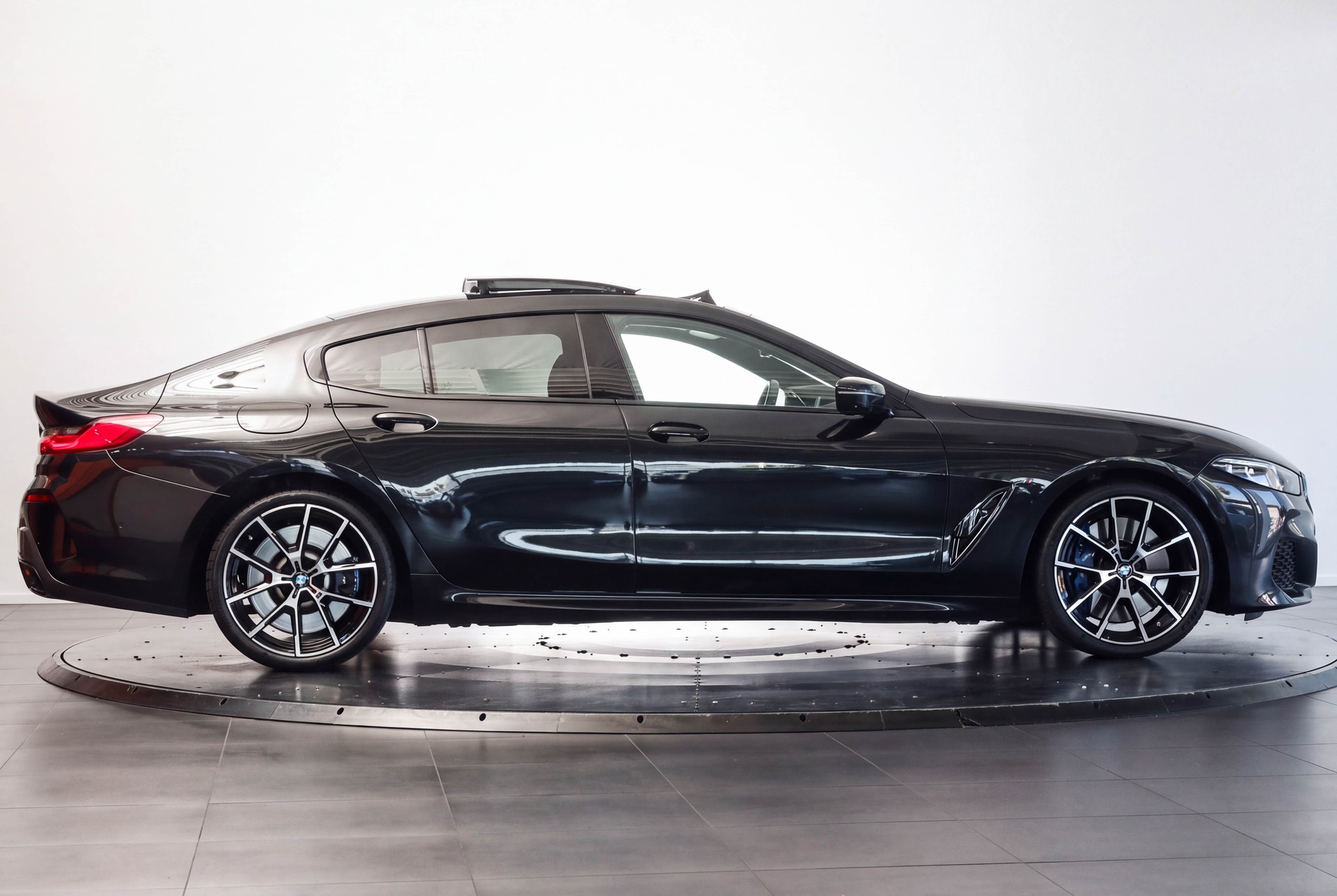 BMW 840d xDrive M Sport GranCoupé Laserlight / Toit panoramique / Jantes M 20"-image-6
