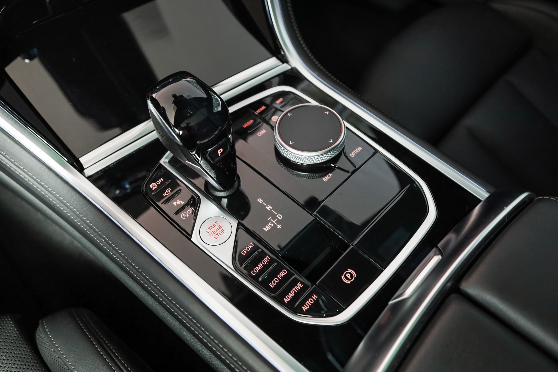 BMW 840d xDrive M Sport GranCoupé Laserlight / Toit panoramique / Jantes M 20"-image-16