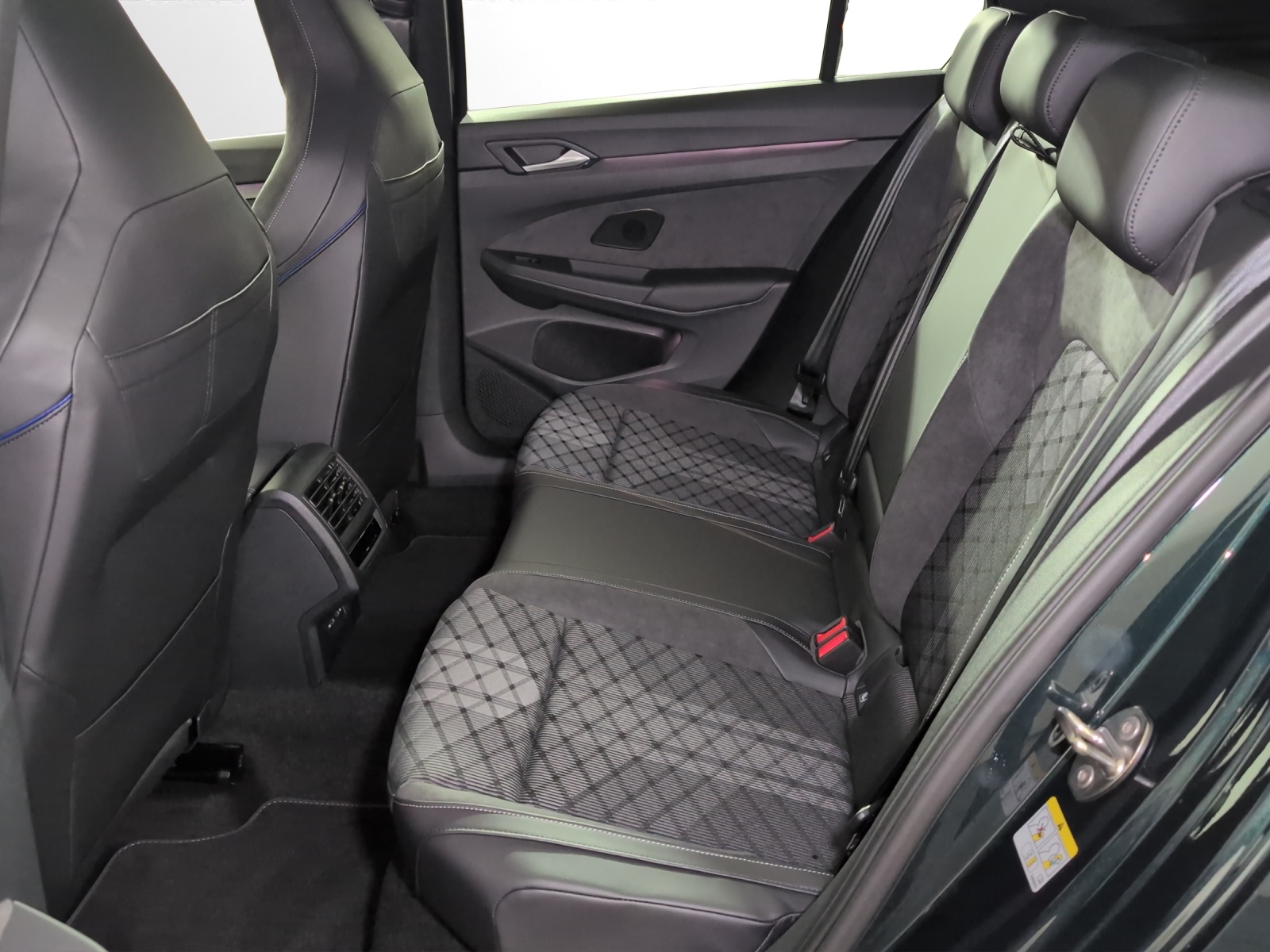VW Golf 2.0 TSI R-Line DSG 4 Motion-image-8