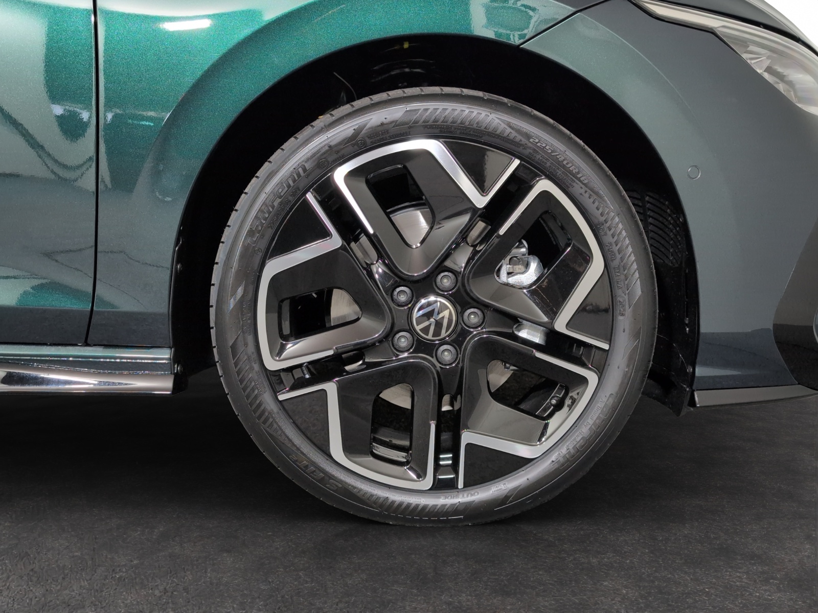 VW Golf 2.0 TSI R-Line DSG 4 Motion-image-4