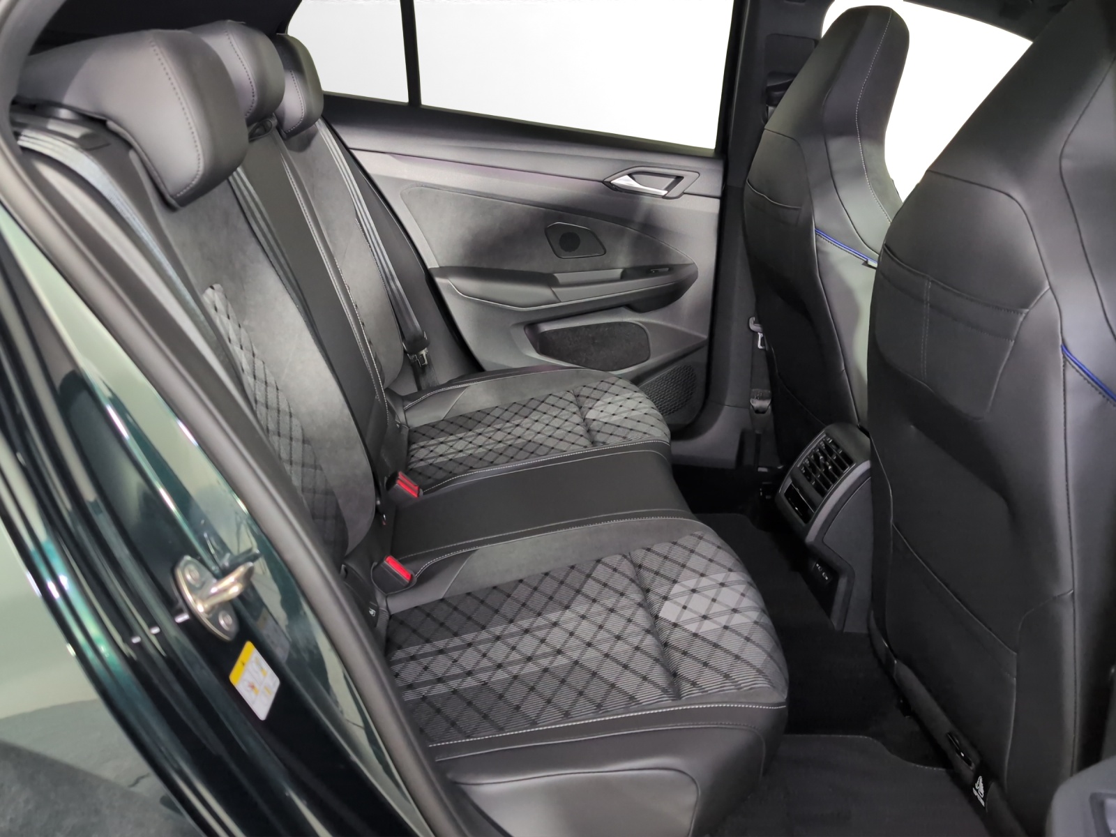 VW Golf 2.0 TSI R-Line DSG 4 Motion-image-9
