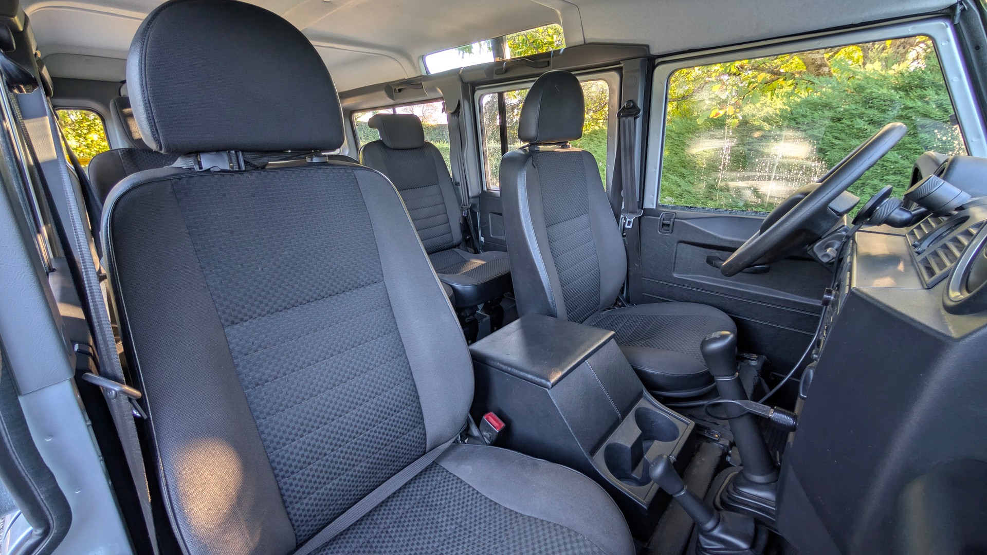 LAND ROVER Defender 110 2.4 Td4 SW-image-5