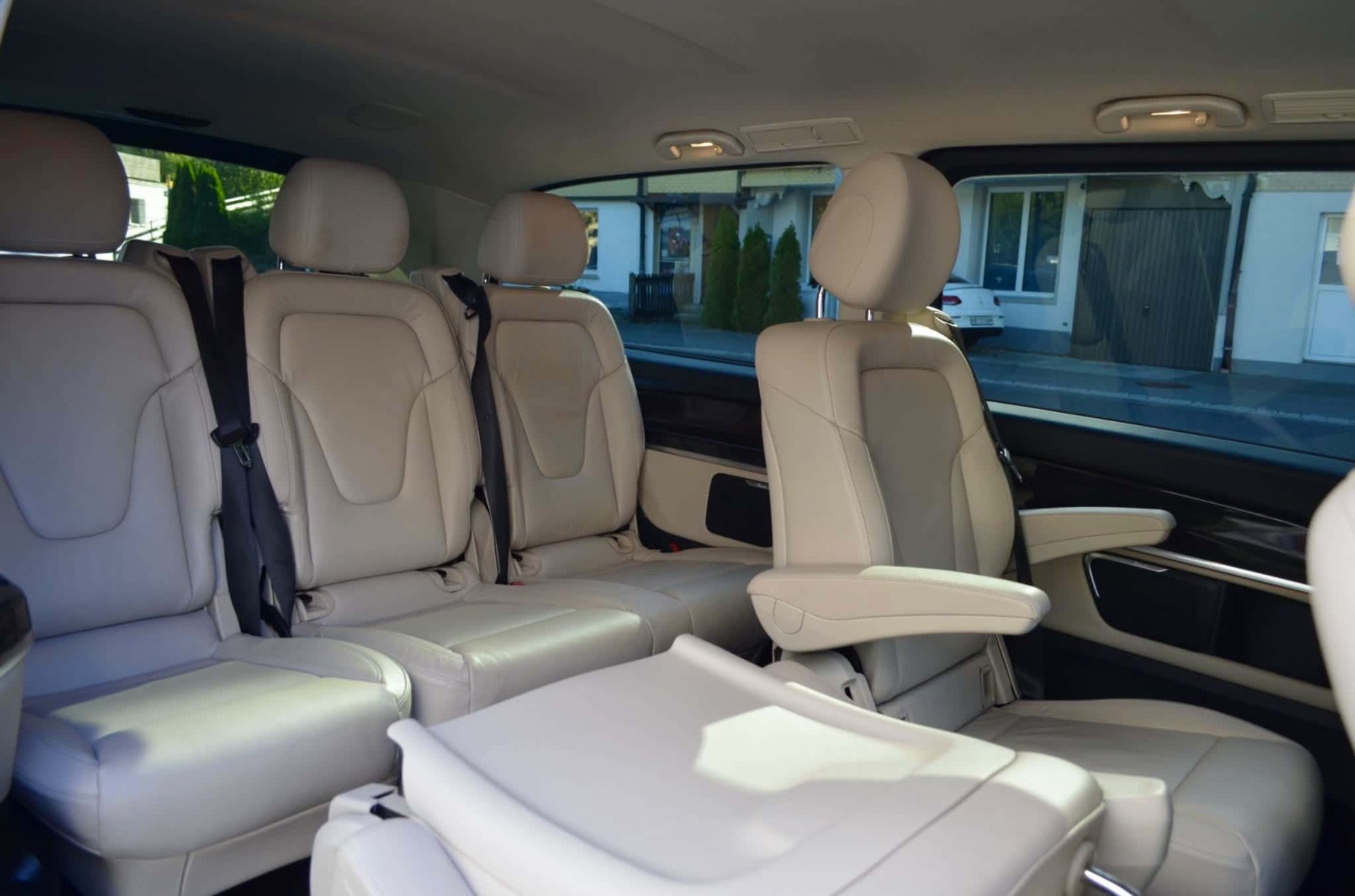 MERCEDES-BENZ V 250 d lang 4Matic 7G-Tronic-image-11