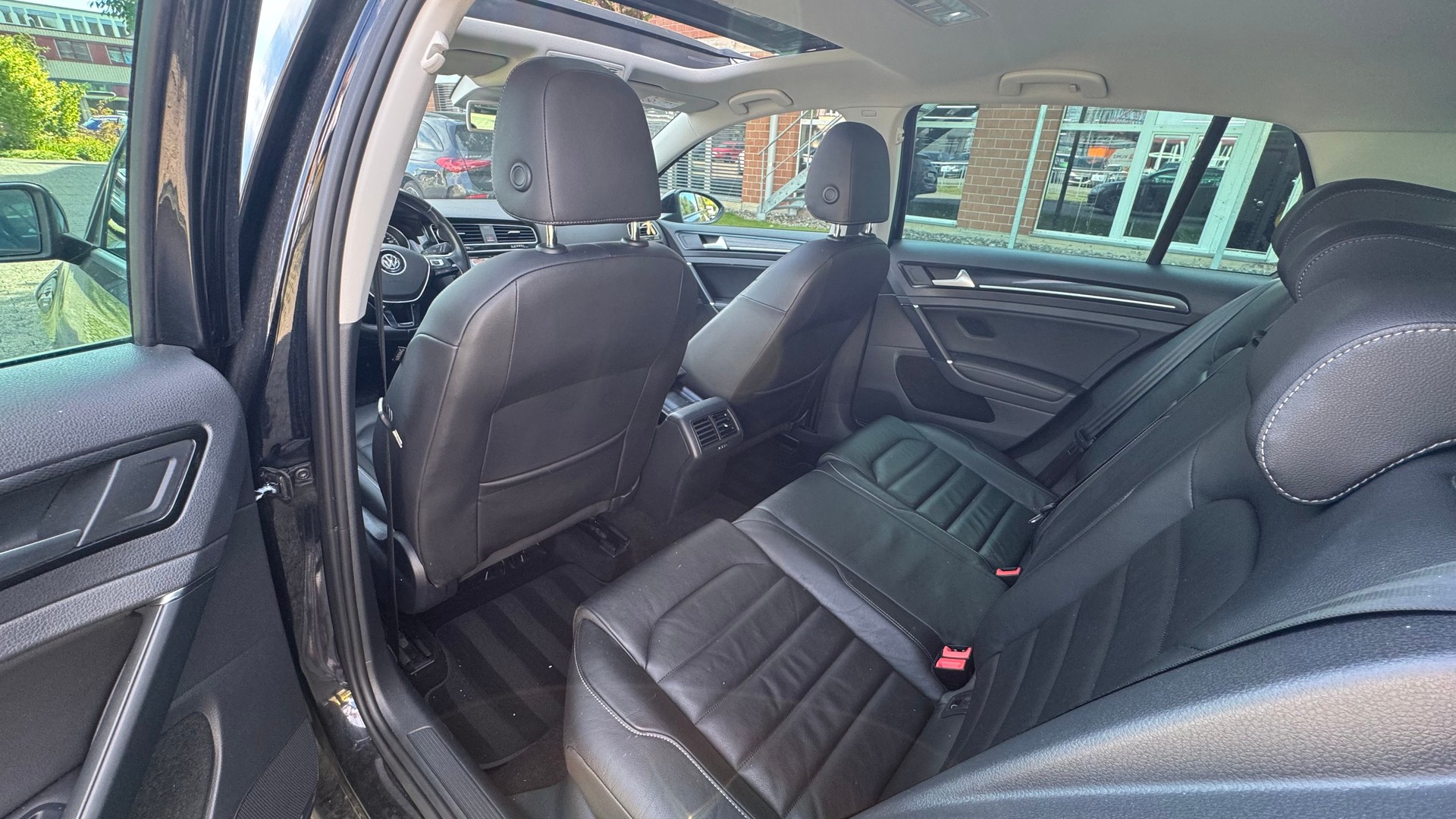 VW Golf 2.0 TDI Edition 40 DSG-image-7
