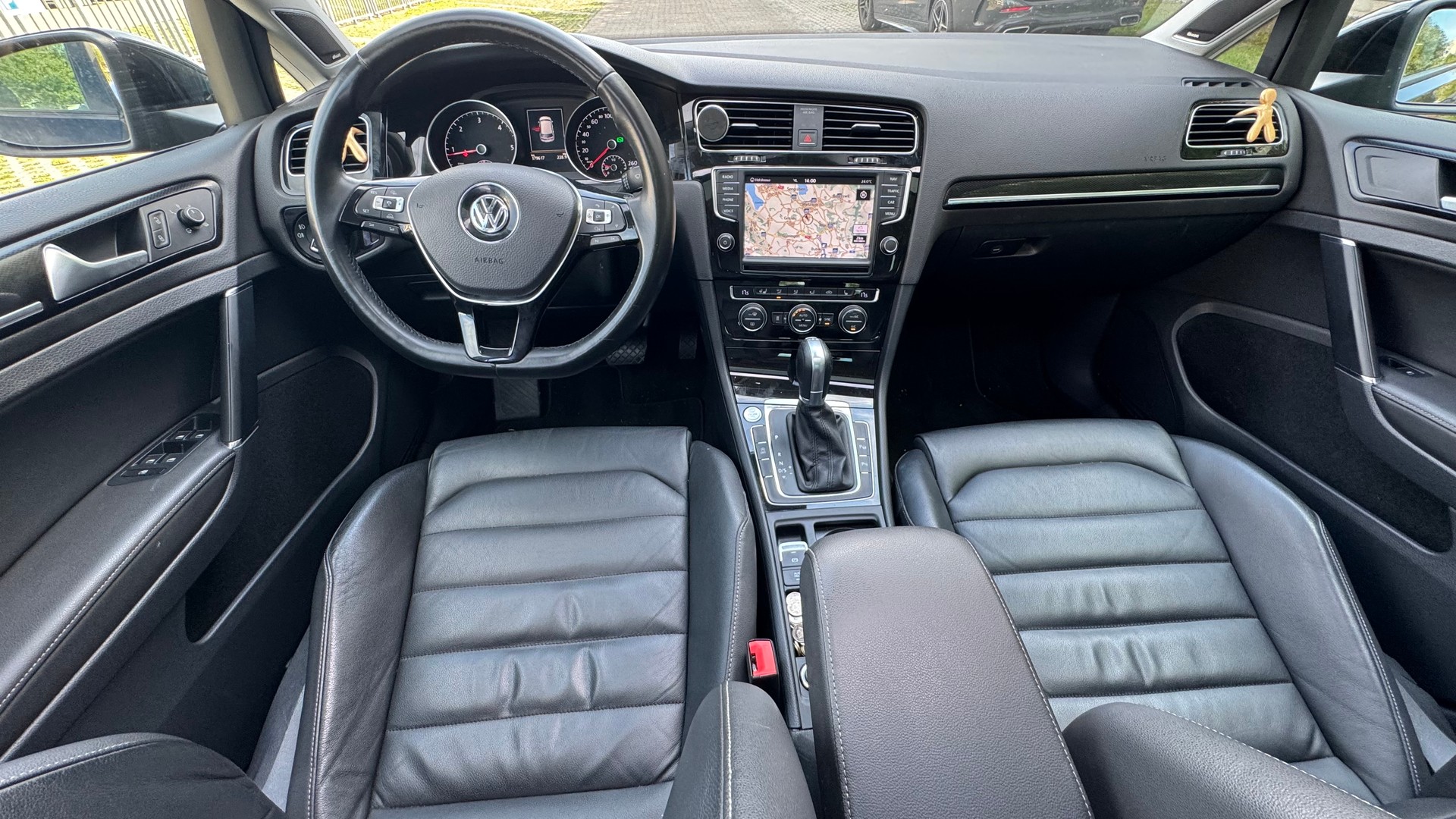 VW Golf 2.0 TDI Edition 40 DSG-image-8