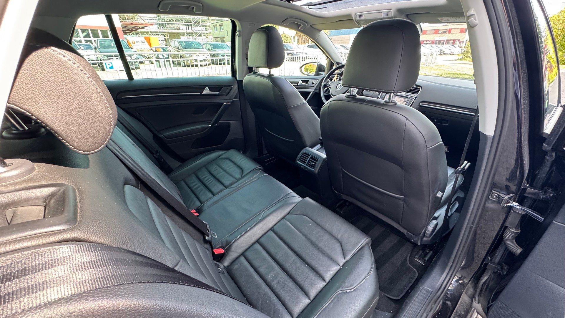 VW Golf 2.0 TDI Edition 40 DSG-image-10
