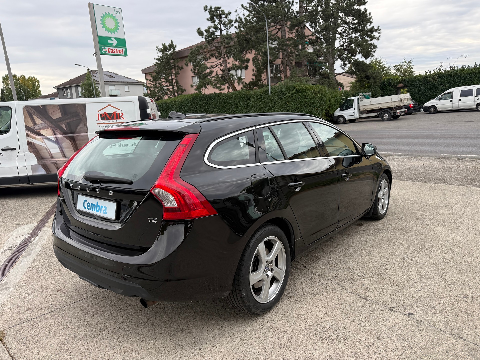 VOLVO V60 T4 Momentum Powershift-image-7
