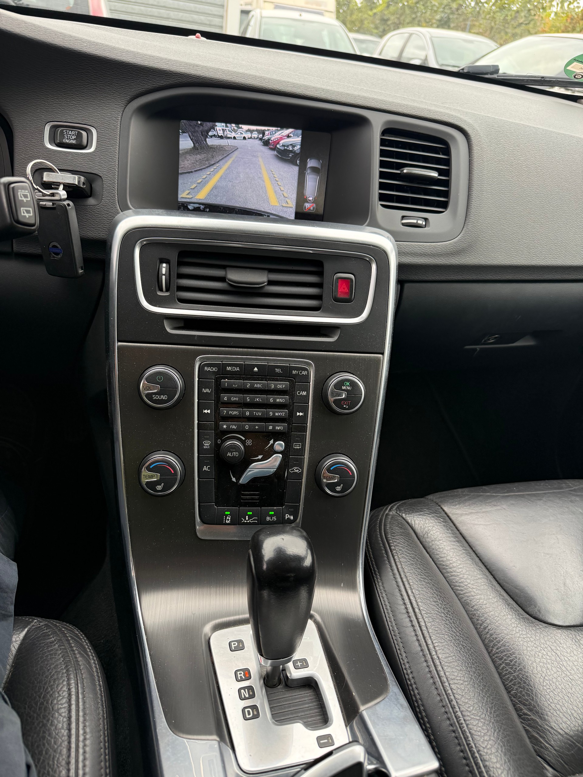 VOLVO V60 T4 Momentum Powershift-image-4