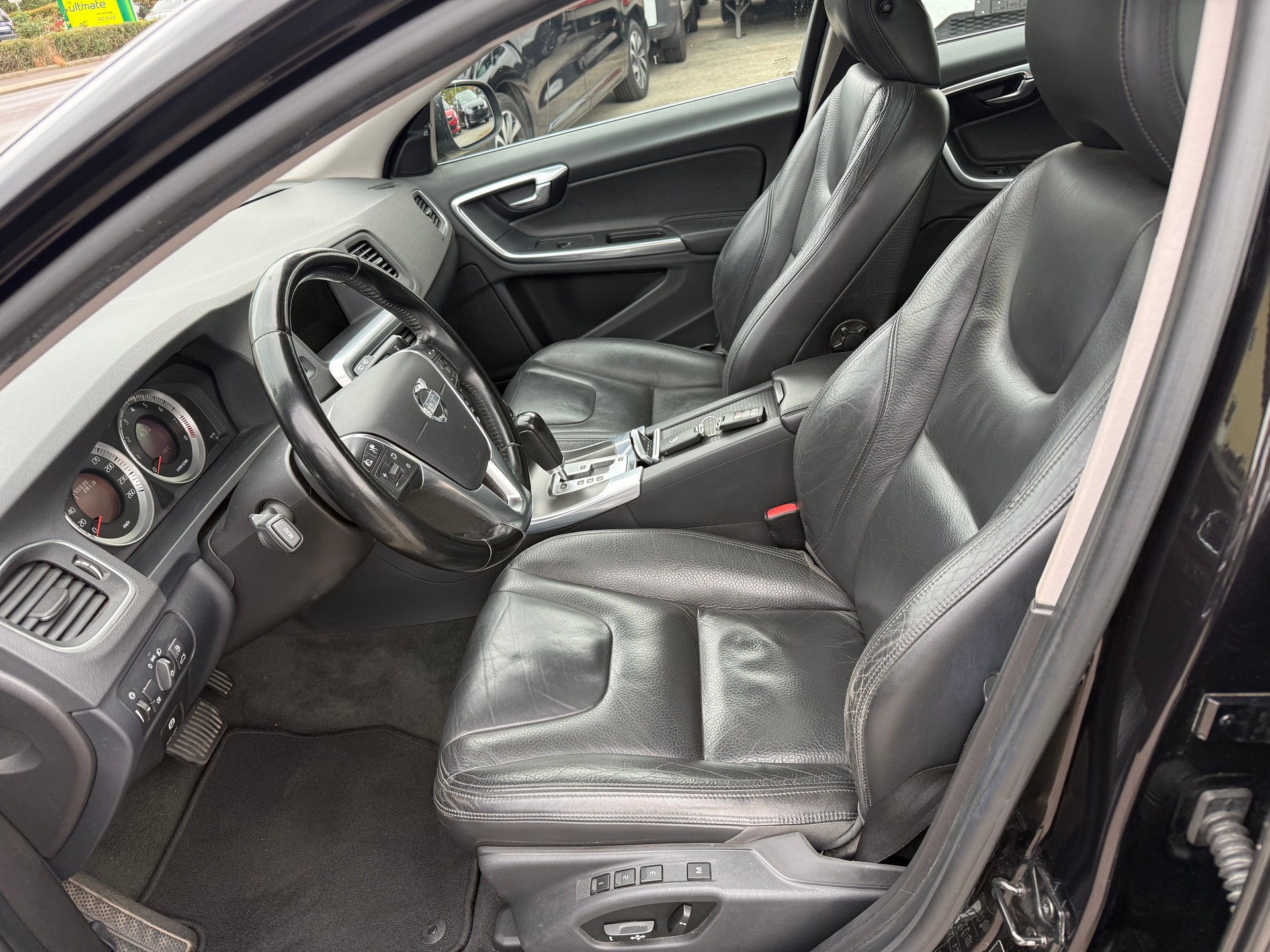 VOLVO V60 T4 Momentum Powershift-image-8