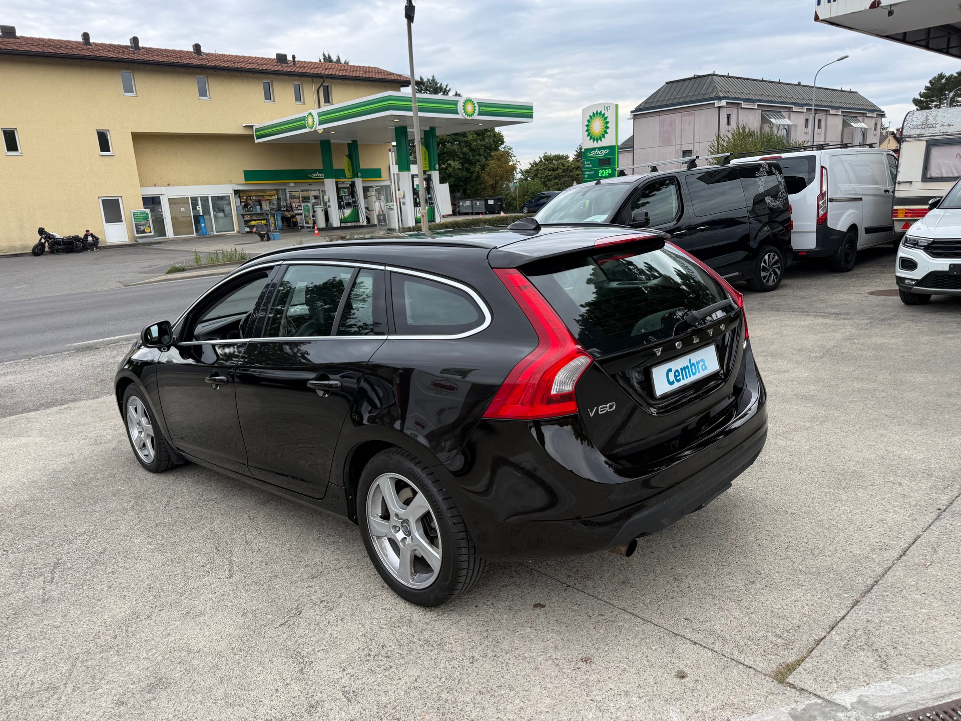 VOLVO V60 T4 Momentum Powershift-image-10