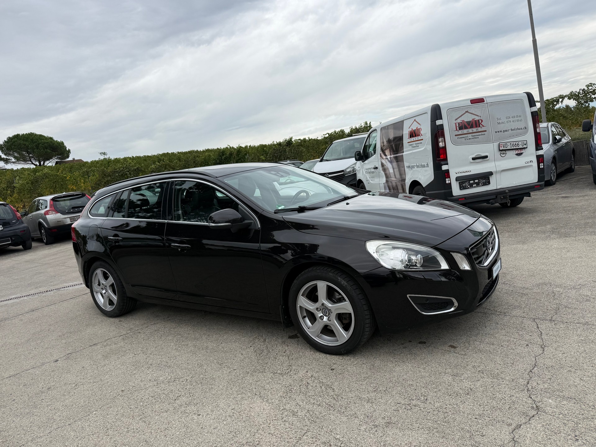 VOLVO V60 T4 Momentum Powershift-image-1